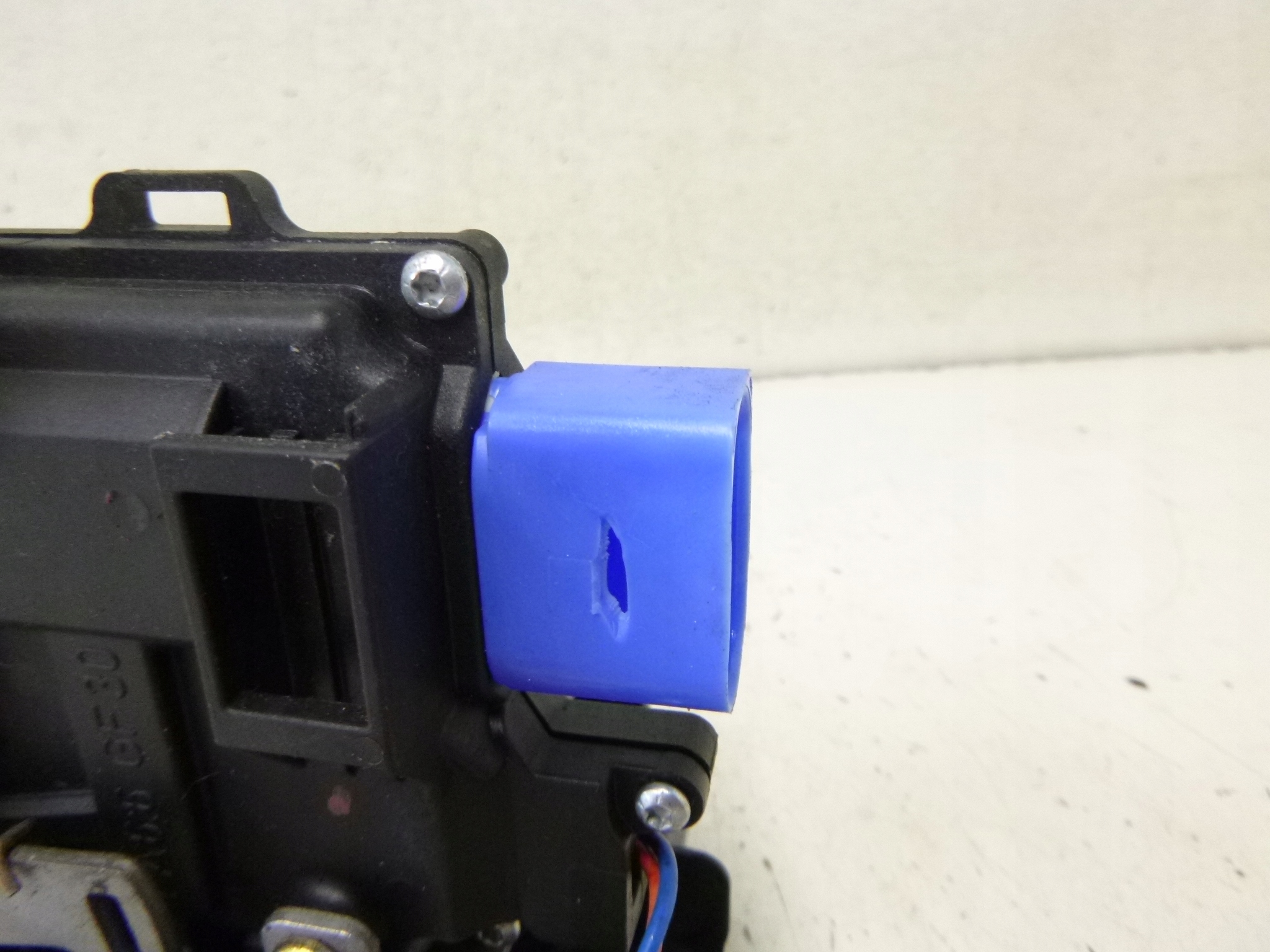 lock door front left Volkswagen Golf V 3D 06r.