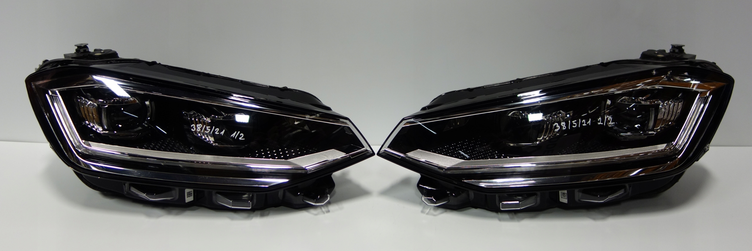 VW GOLF SPORTSVAN 2018-2020 FULL LED LAMPY PRZÓD