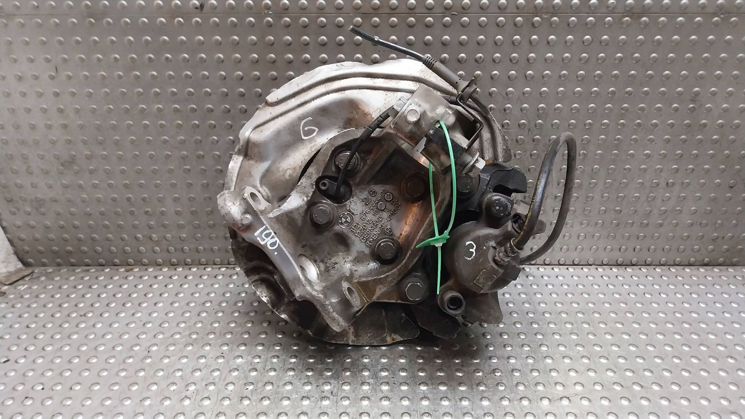 swing of the pivot caliper right front 6764444 BMW E90 E91 E92 E93 E81 E82 E87