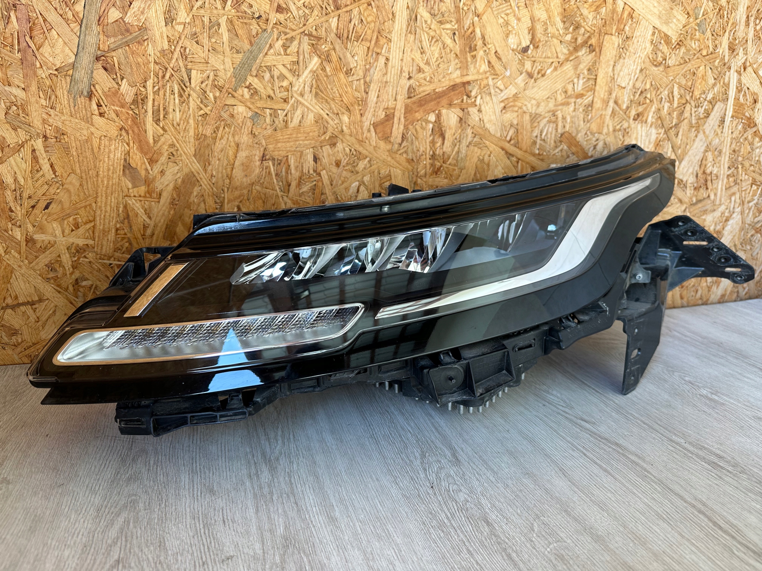 LIGHT FRONT LEFT RANGE ROVER EVOQUE II 2020 ROK