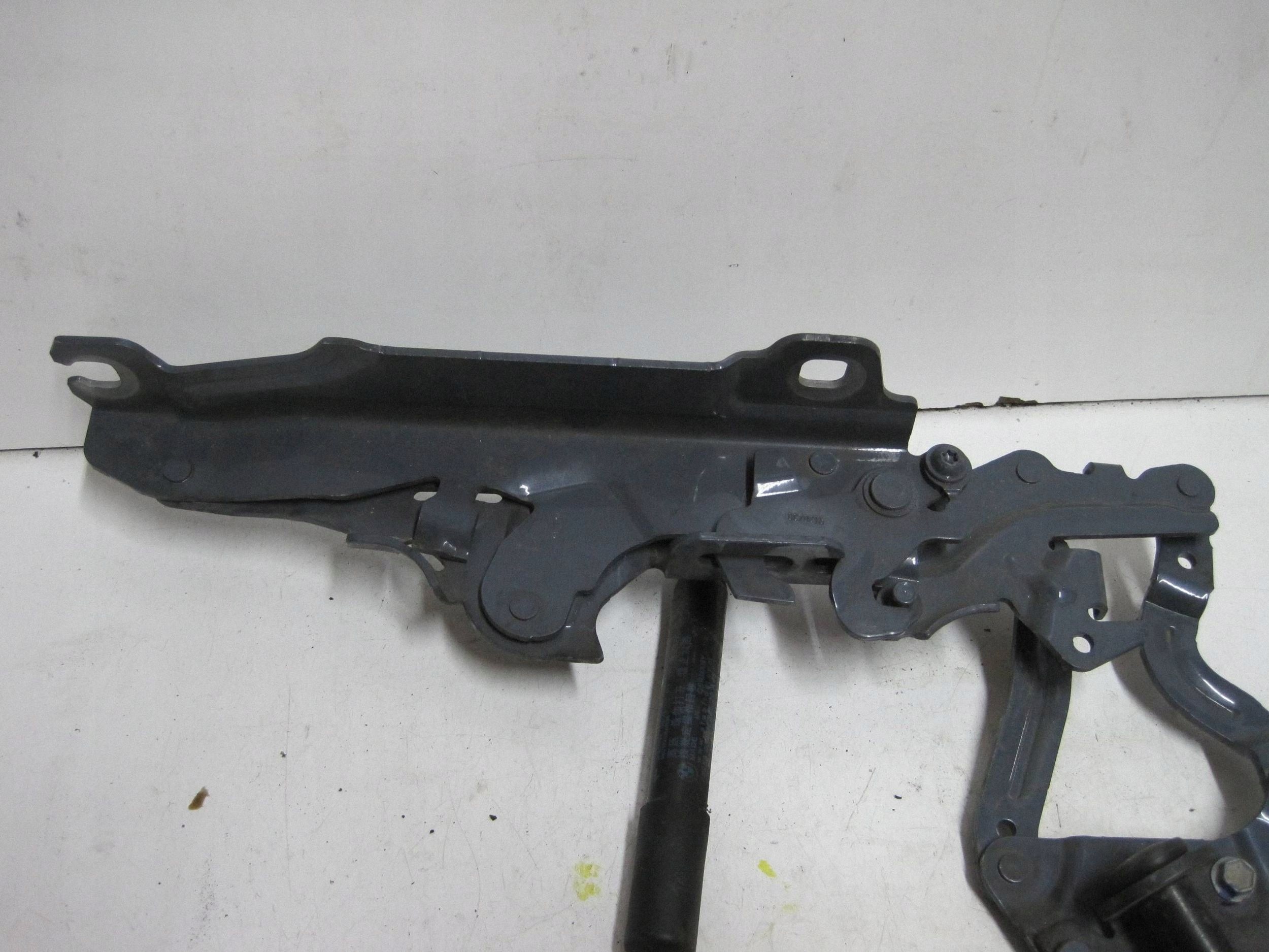 hinge bonnets BMW 1 F40 7450924