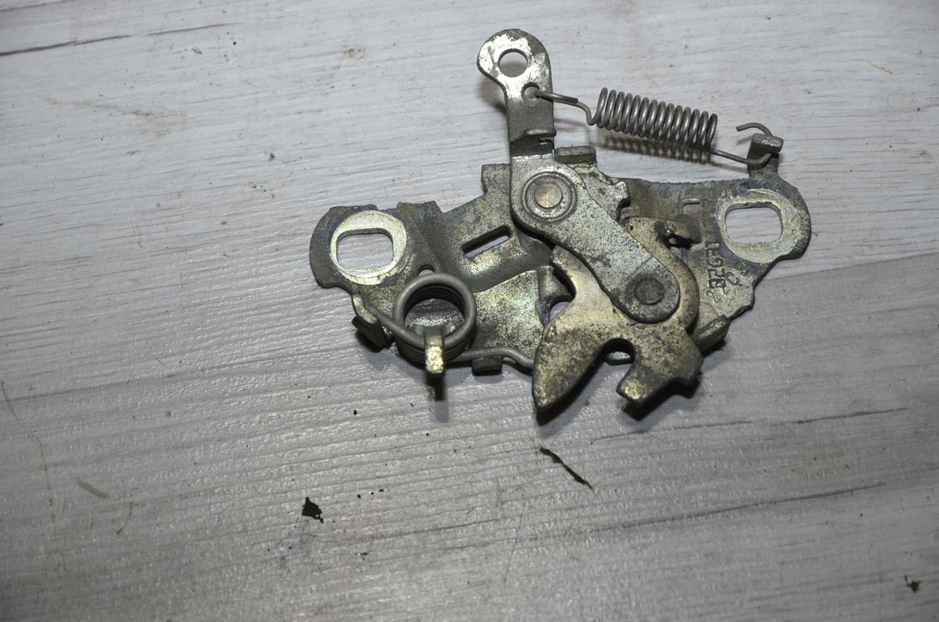 bonnet latch lock Peugeot 2008 13r