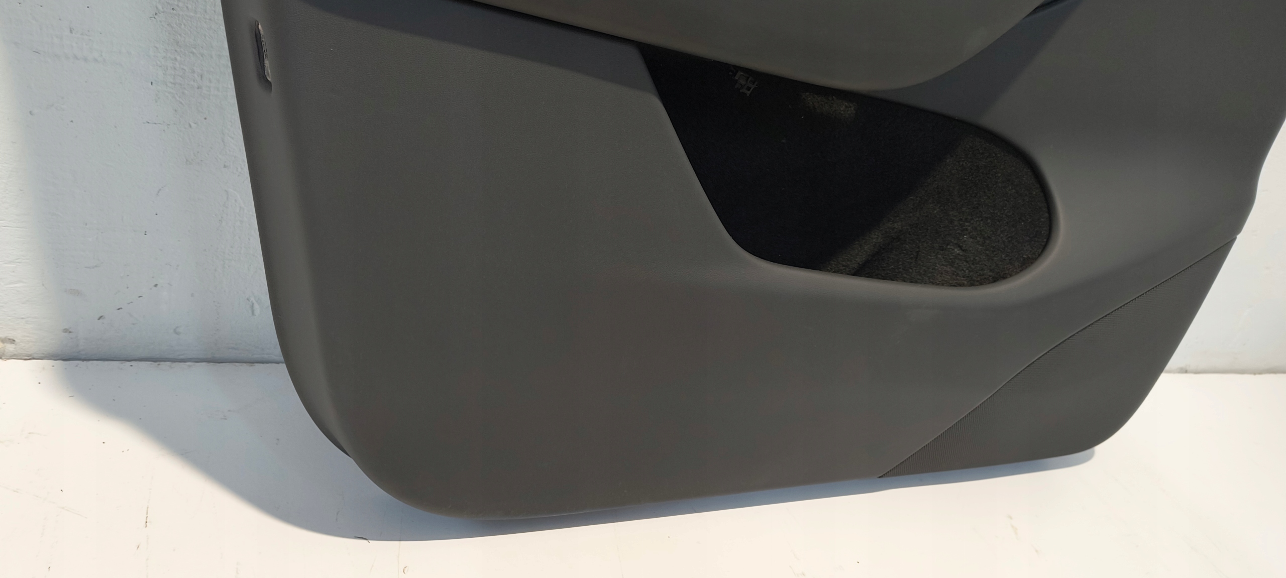 обивка дверные карты передний левый tesla MODEL Y`