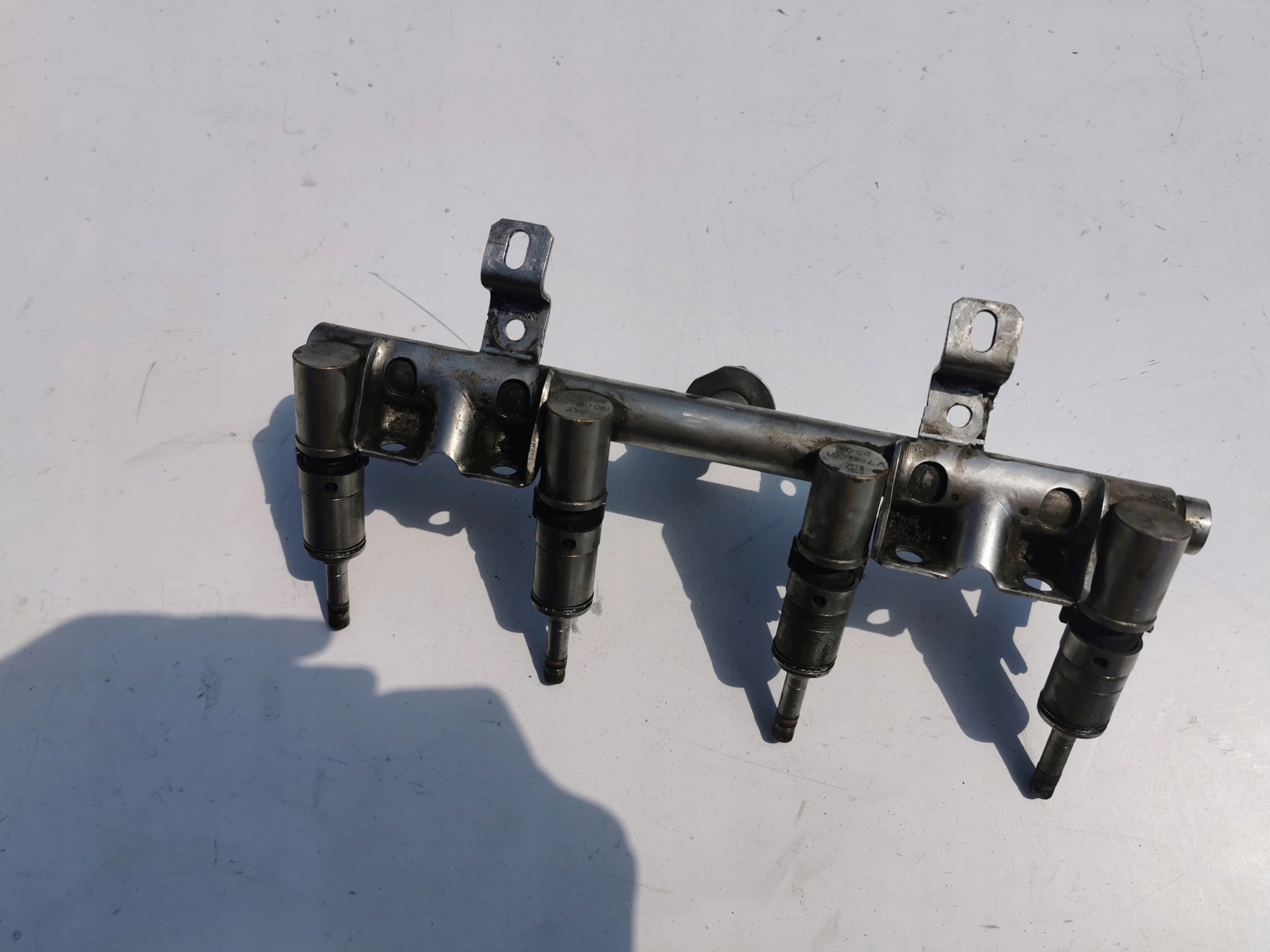 PEUGEOT 3008 1.6B 16V 98.137.546.80 moulding WTRYSKO