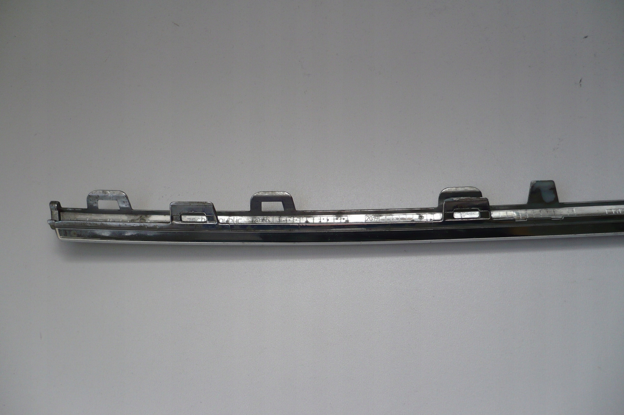 VW GOLF VII 7 LIFT 17- moulding CHROM bumper front central