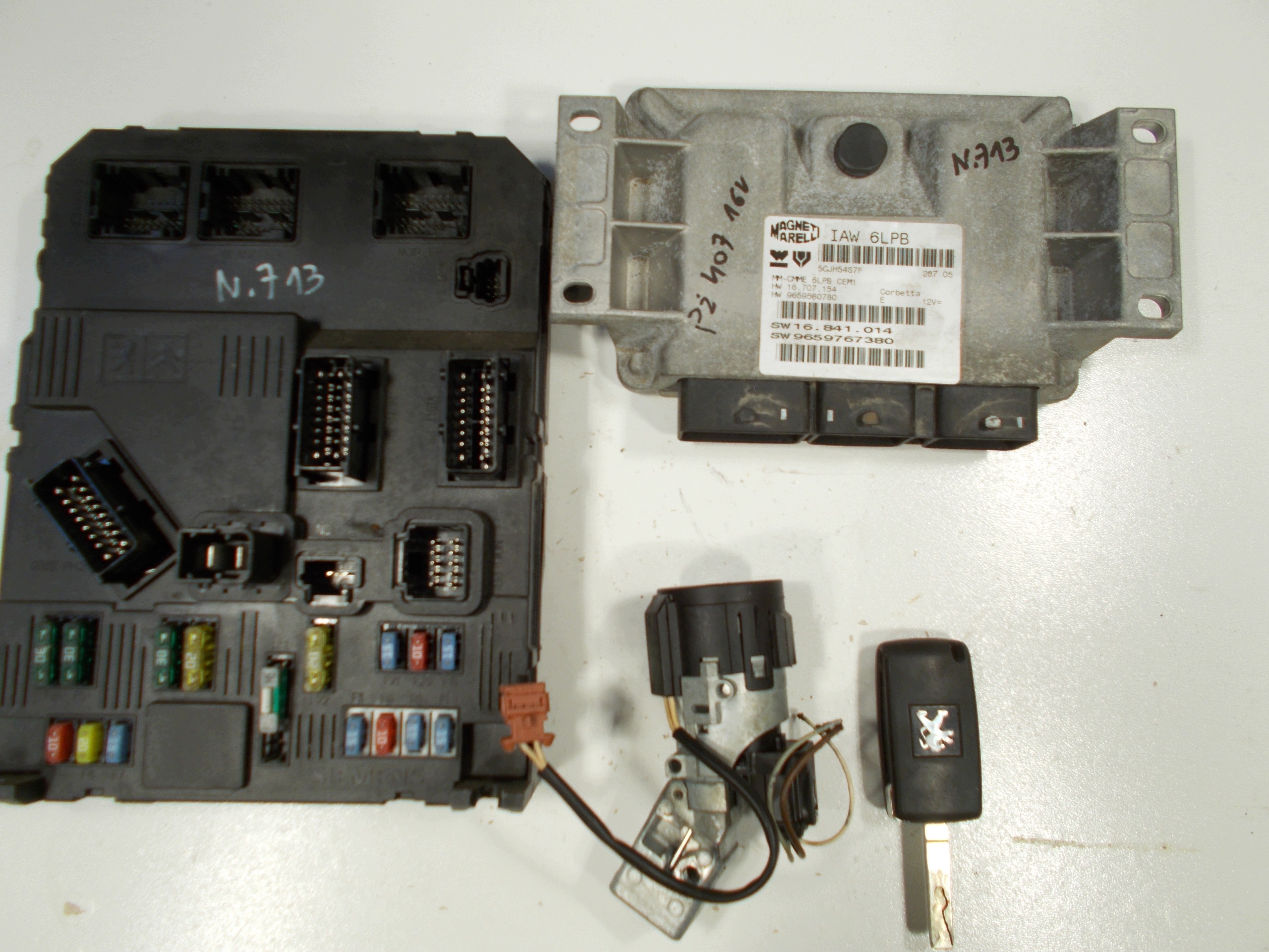 computer running board IMMO ignition key PEUGEOT 407 2,2 16V 9659767380 IAW6LPB