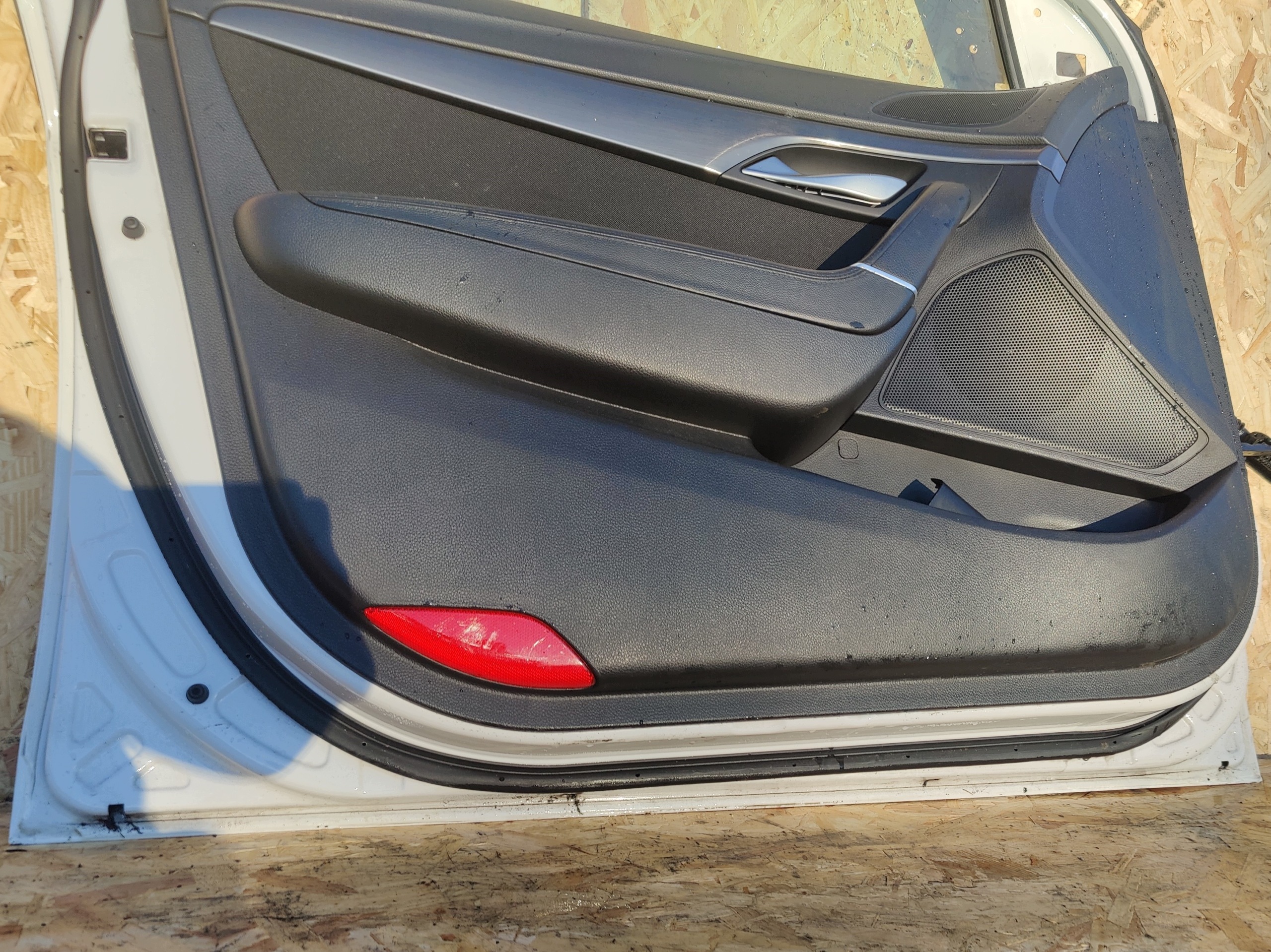 HYUNDAI I40 door front front left BIALE
