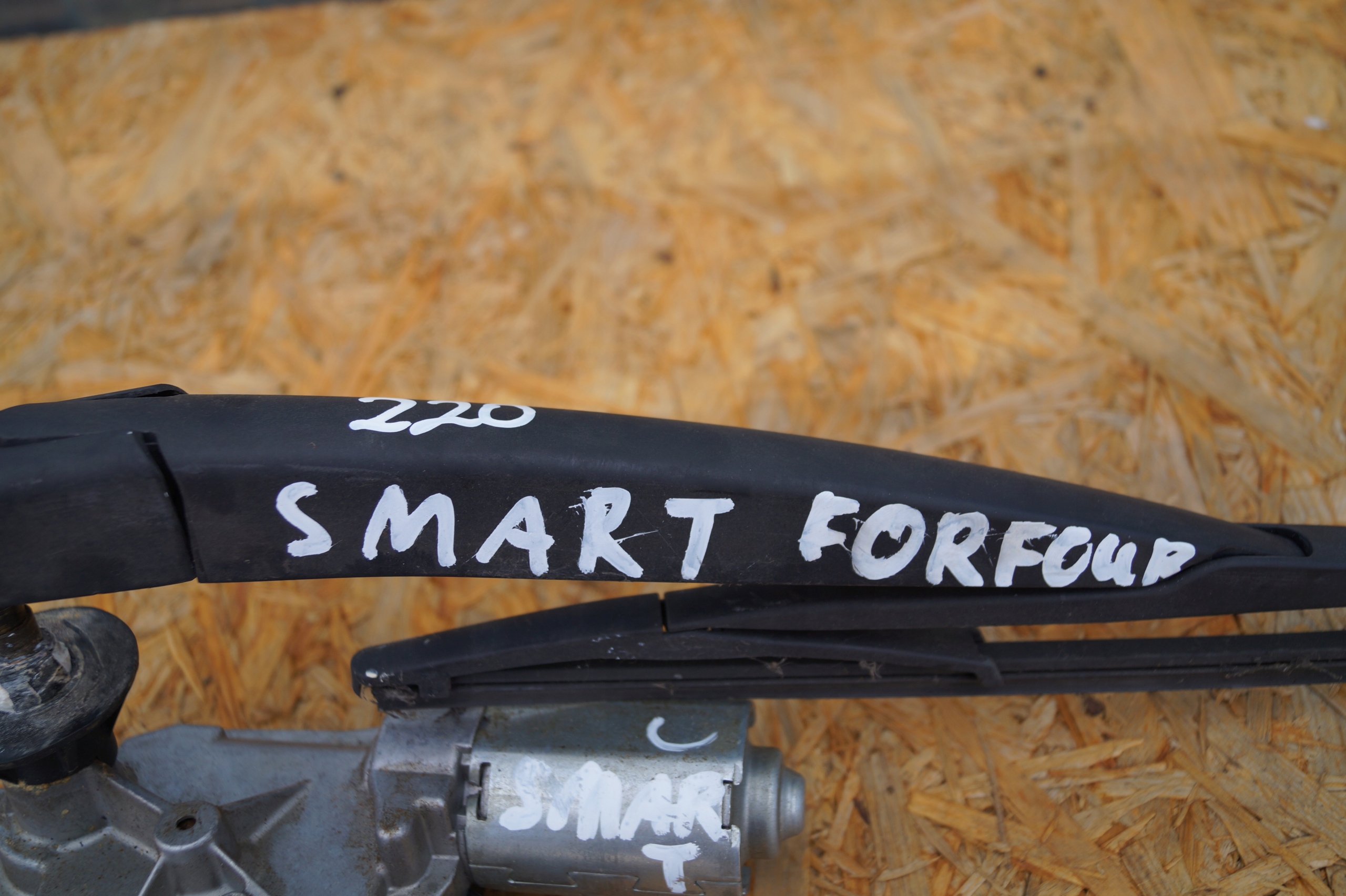 A4548200208 - ЗАДНИЙ СТЕКЛООЧИСТИТЕЛЬ SMART FORFOUR