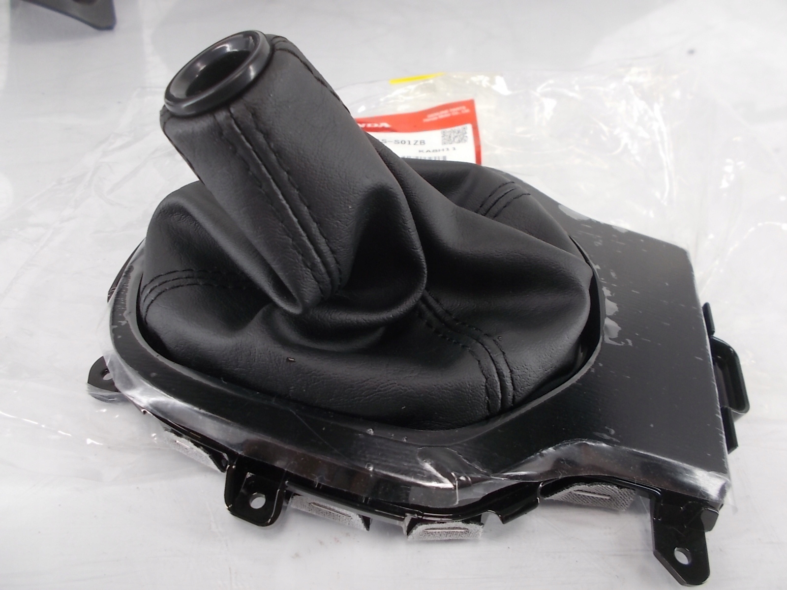 MIESZEK DZWIGNI BIEGOW HONDA JAZZ IV NOWY ORYGINAL Part manufacturer Honda original OE