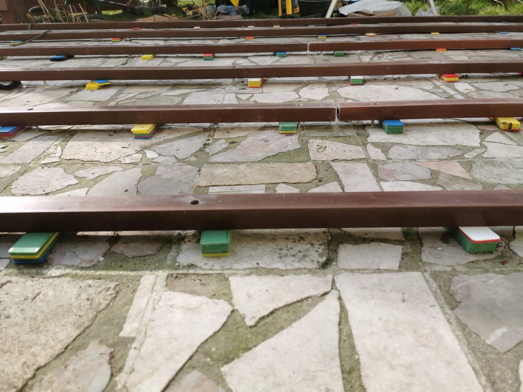 PODKŁADKI DYSTANSOWE DO MONTAŻU OKIEN 34/5mm x1000 Marka Deckline