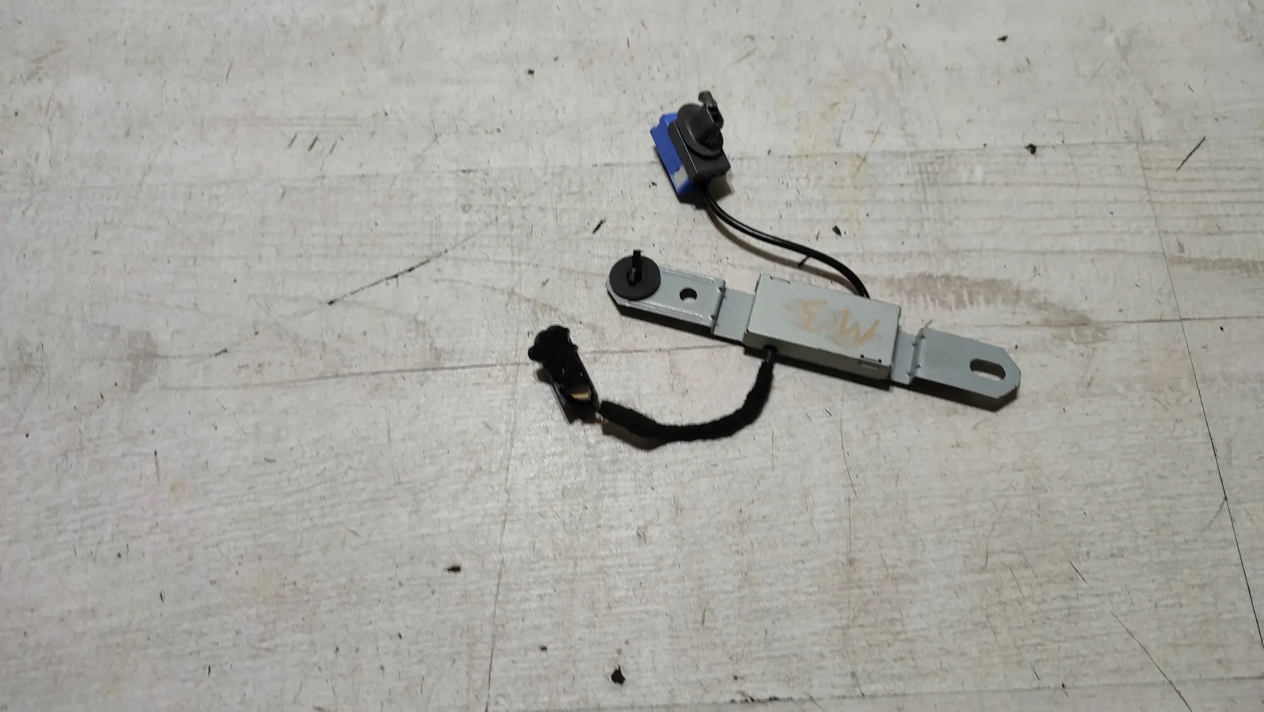 Mazda 3 III BM 17r amplifier anteny