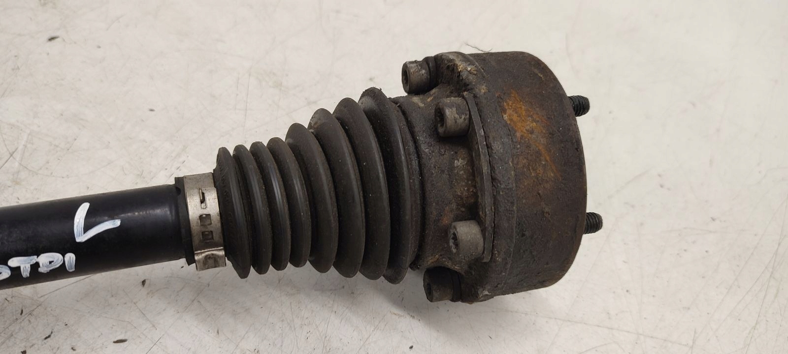 semi-axis left short. VW Passat B6 2,0 TDI CR