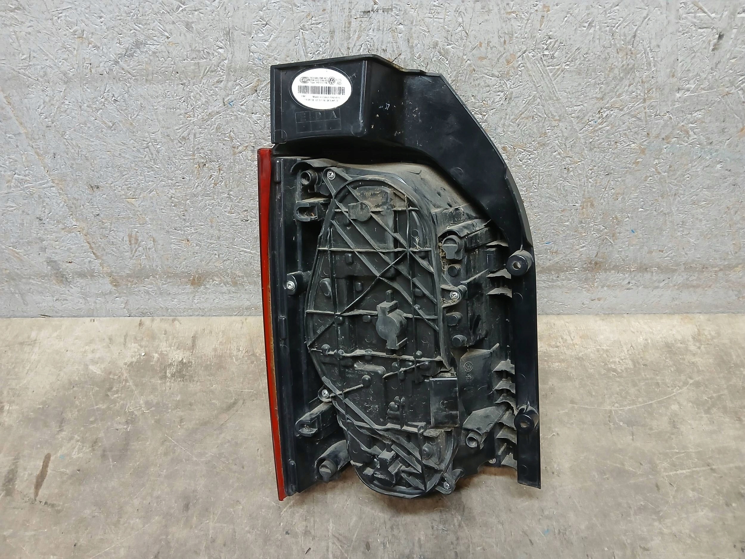 light rear part right VW T6 T-6 to the bonnet 7E0945096AD