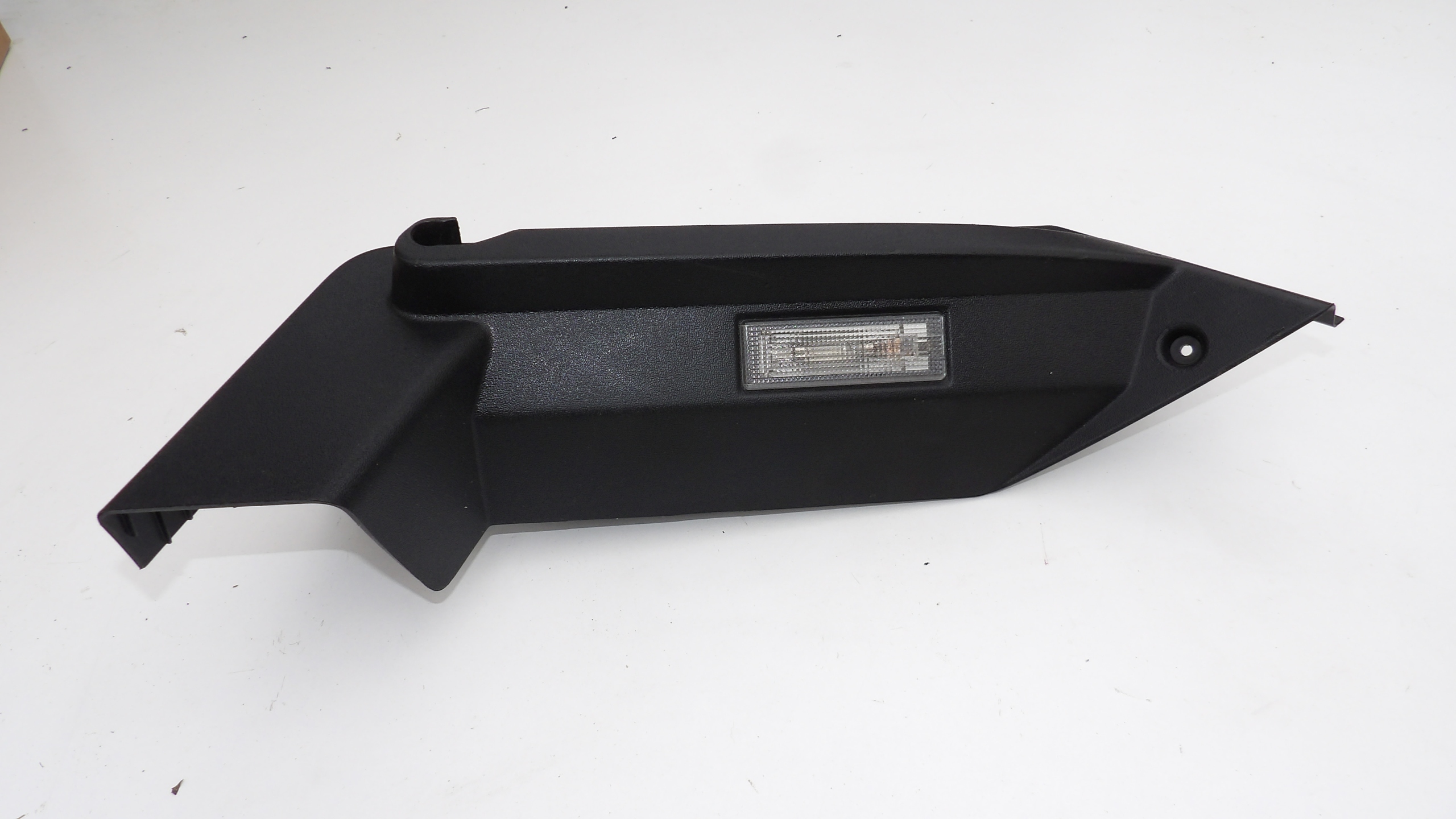 SEAT LEON 2 II plastic boot plato right