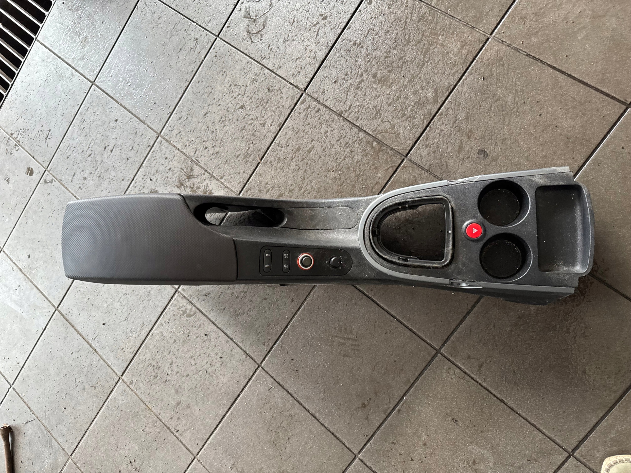 TUNEL central armrest SEAT ALTEA TUNEL central armrest