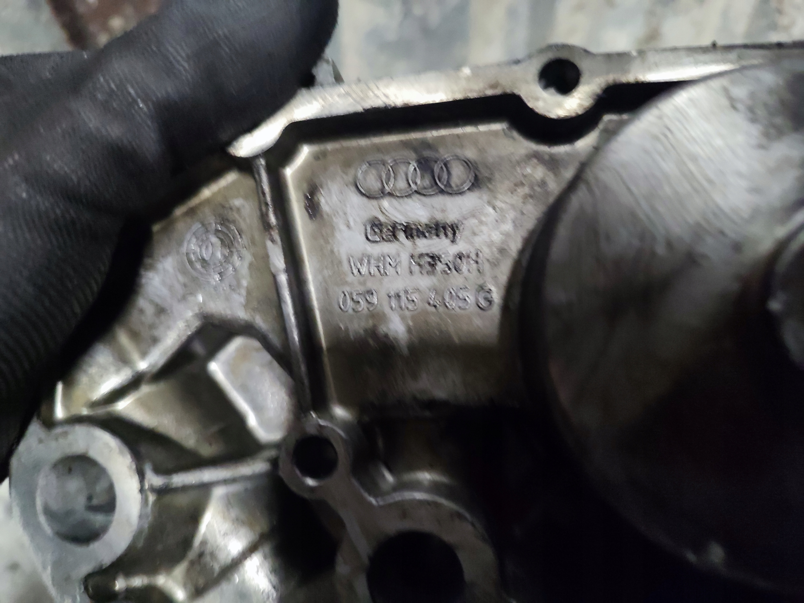 cover of a filter, oil AUDI A4 A6 2.5 TDI 059115405G