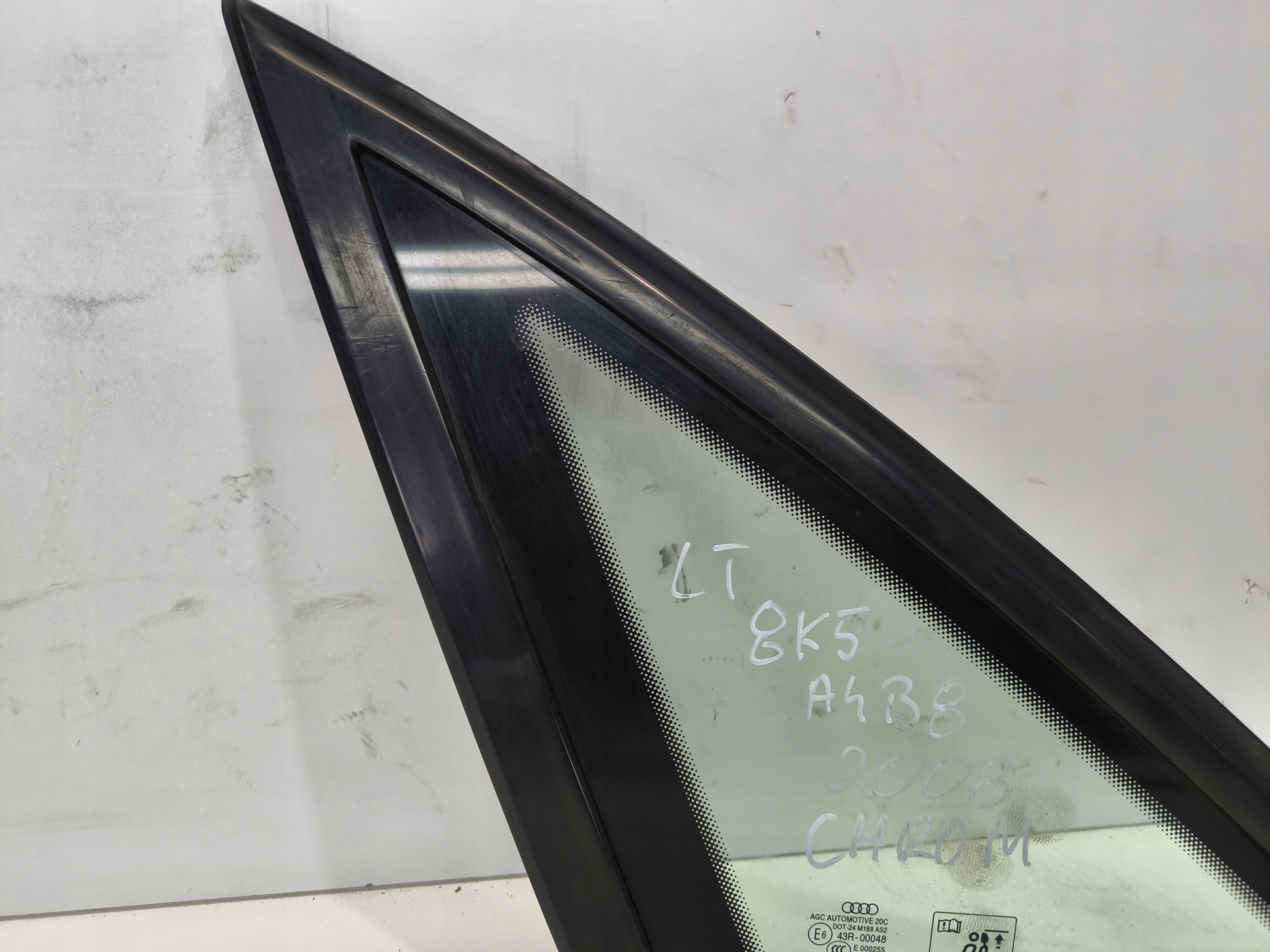 window bodywork AUDI A4 B8 sedan CHROM left rear part 2008R original !!!