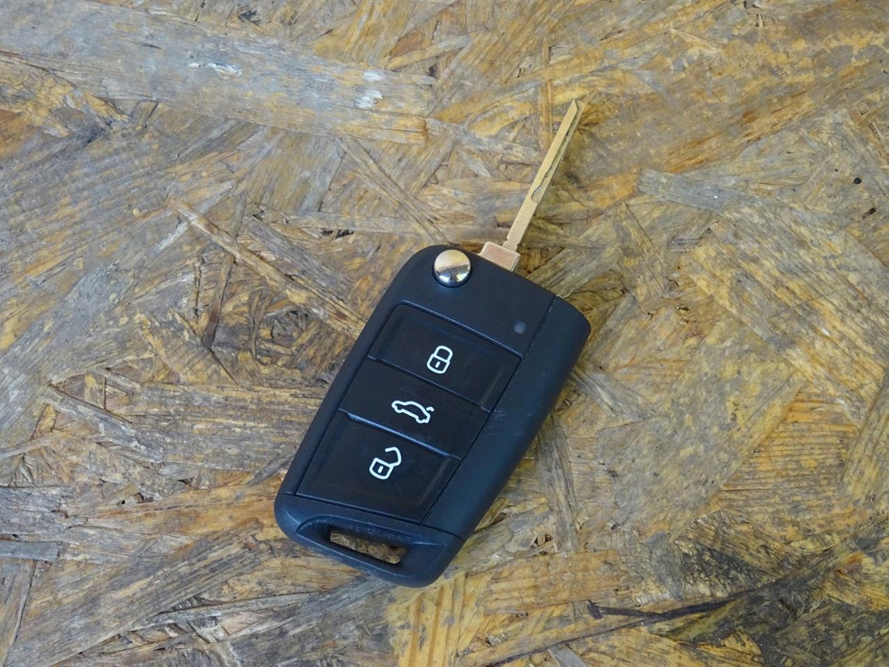 AUDI A1 82A GB KLUCZYK PILOT KEYLESS 82A837220D