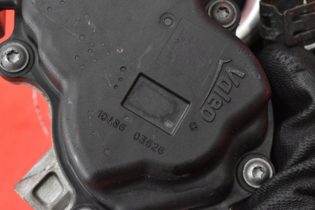 Valvola a farfalla 04L128063AA VW PASSAT B8 2.0 TDI 150 KM 14-20