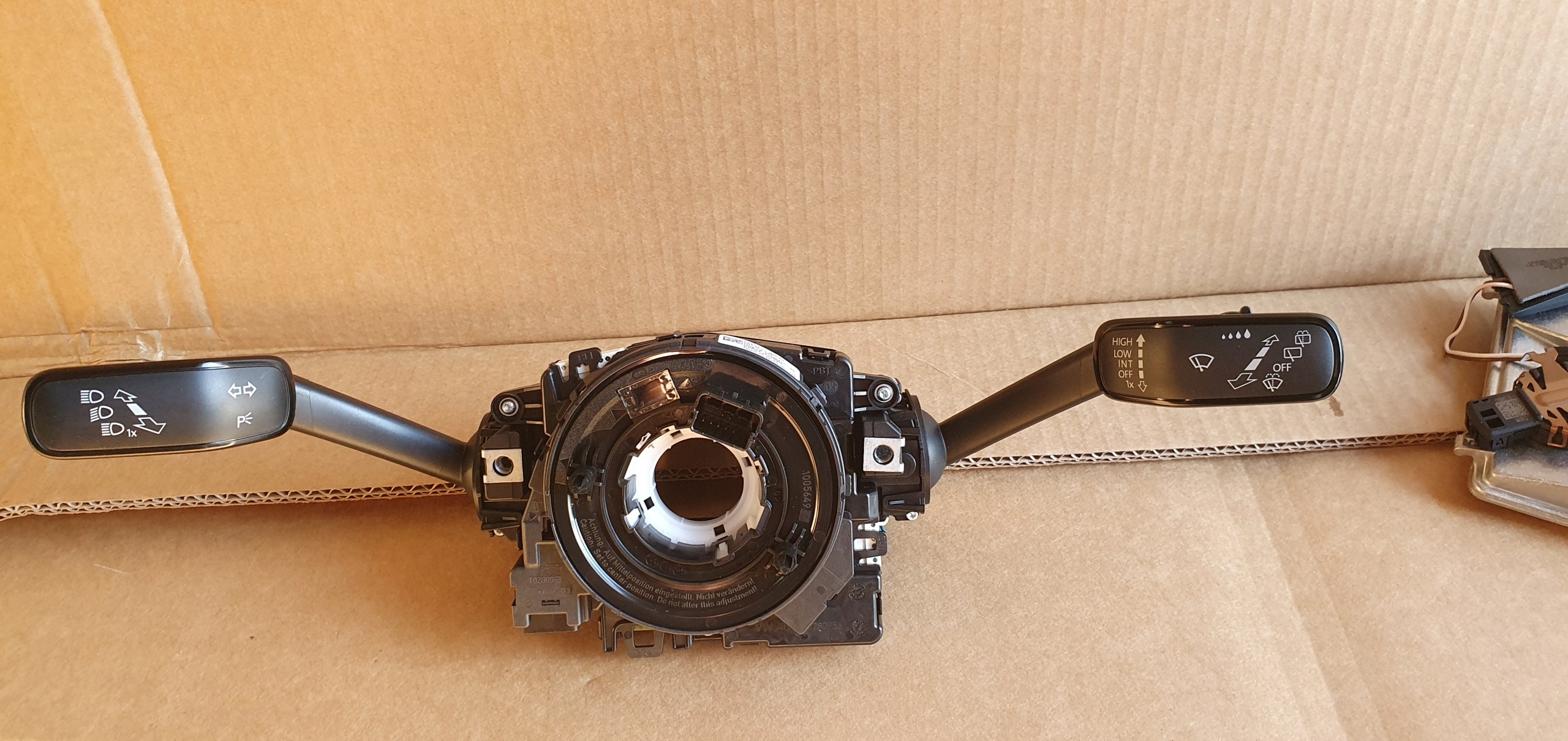 PAJAK DEVIO LUCI DEVIO 5Q1953507M 5Q1953549 VW AUDI SKODA