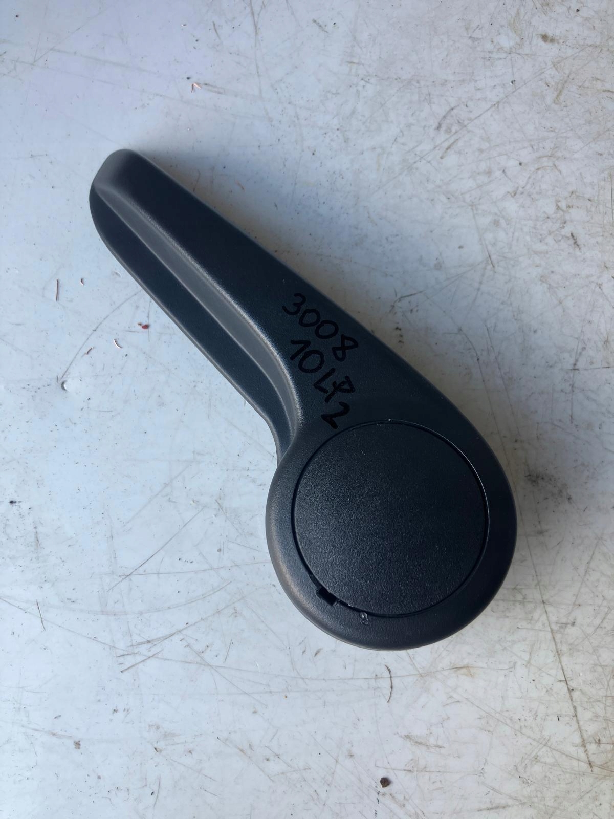 REGULACJA handle seat left front PEUGEOT 3008 and 1487276