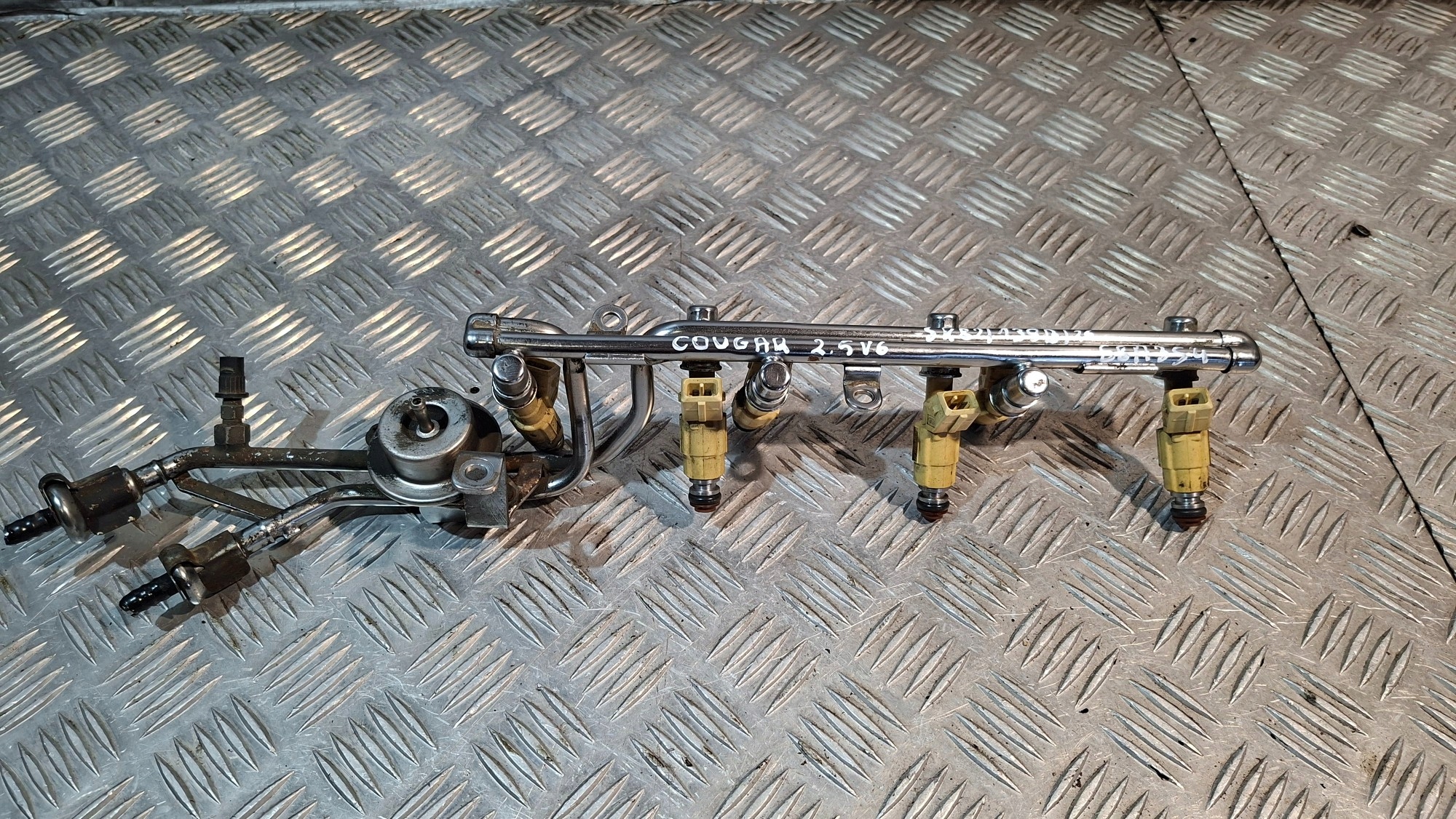 Rampe injection Z WTRYSKAMI FORD COUGAR 2.5 V6
