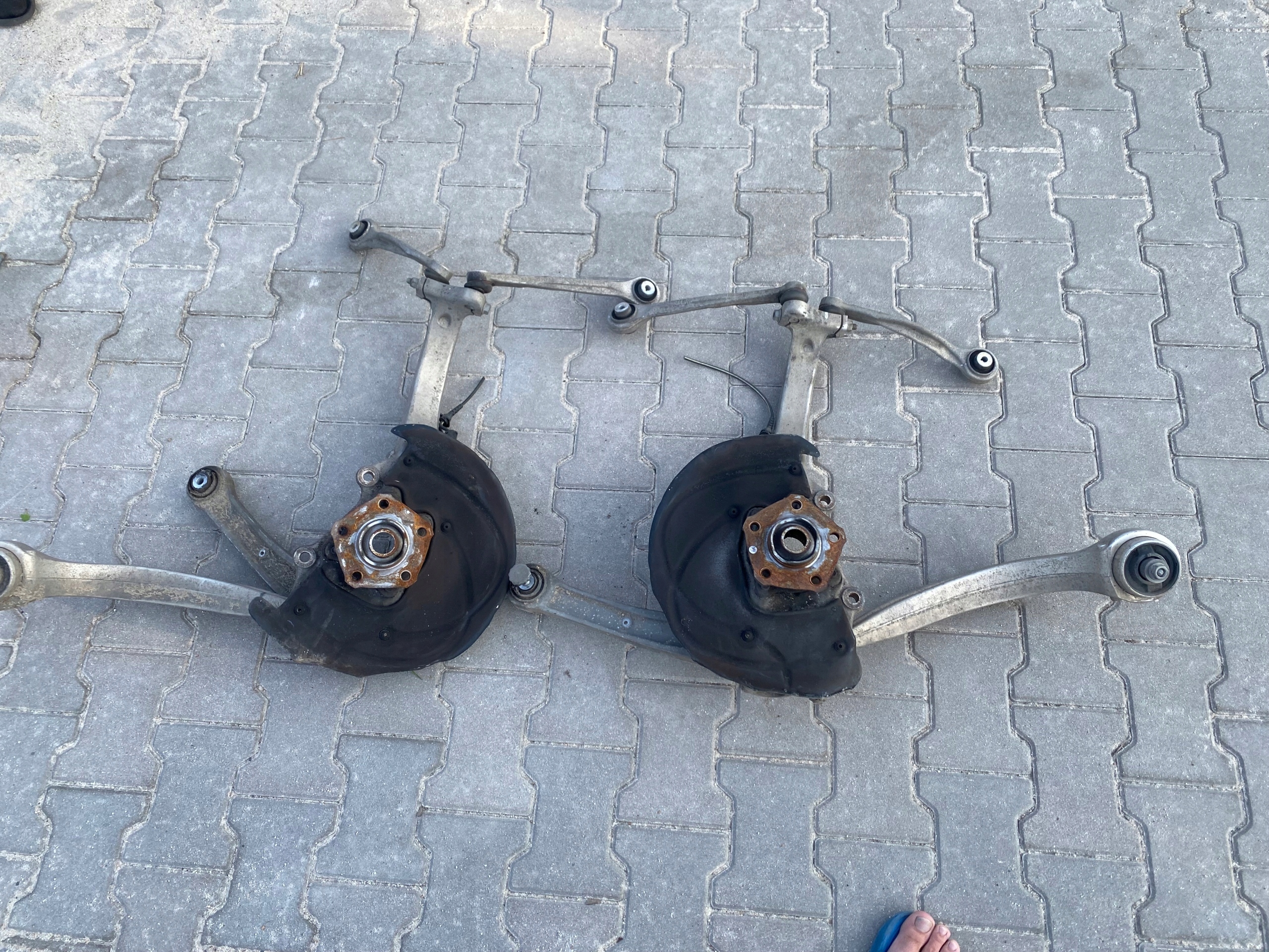 ZWROTNICA WAHACZE PRZÓD LEWA PRZEDNIA 4M0407559 AUDI Q7 4M STAN BDB