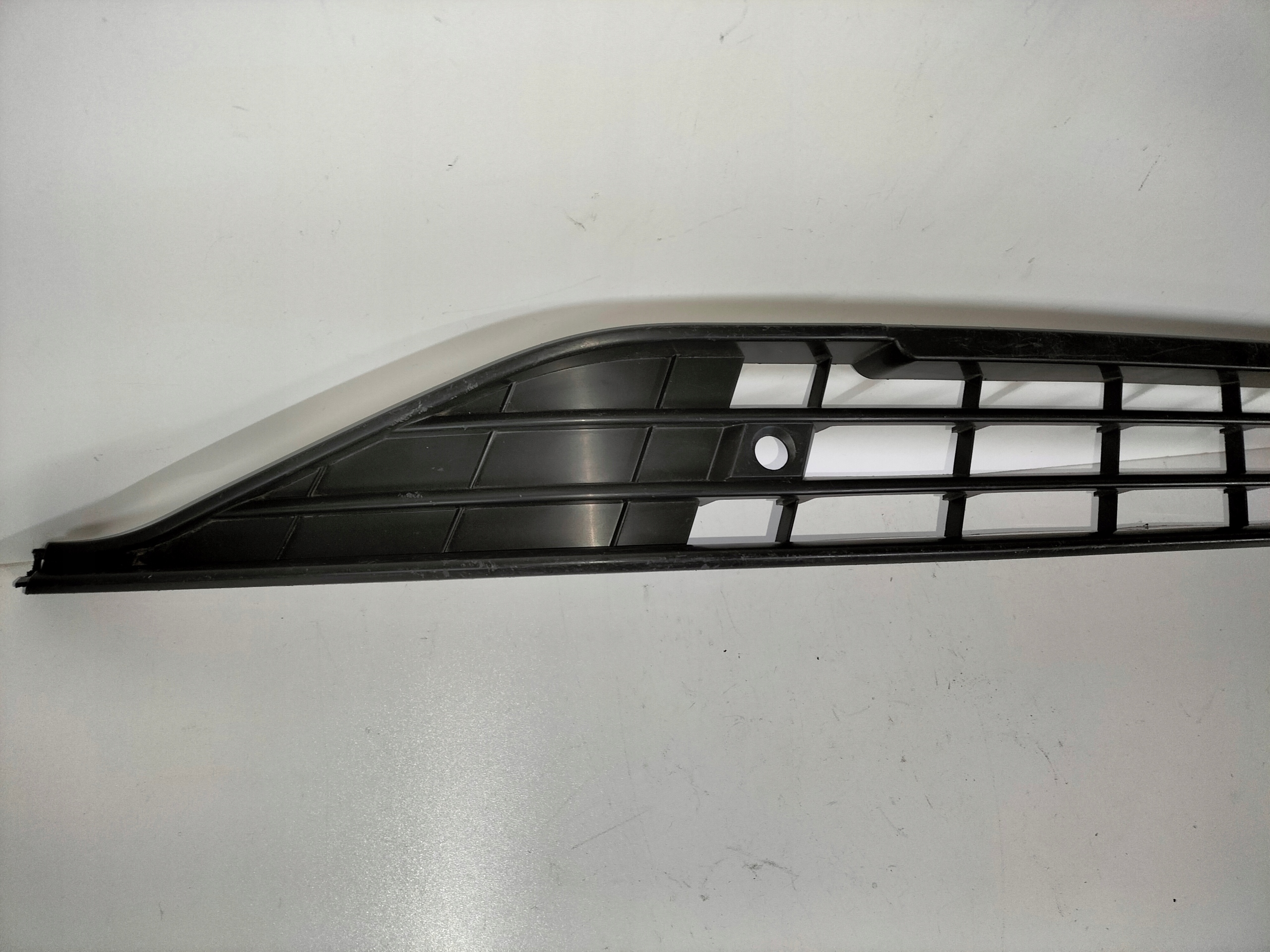 Grill Lüftungsgitter der Stoßstange vorne VW POLO VI LIFT 20- Sedan
