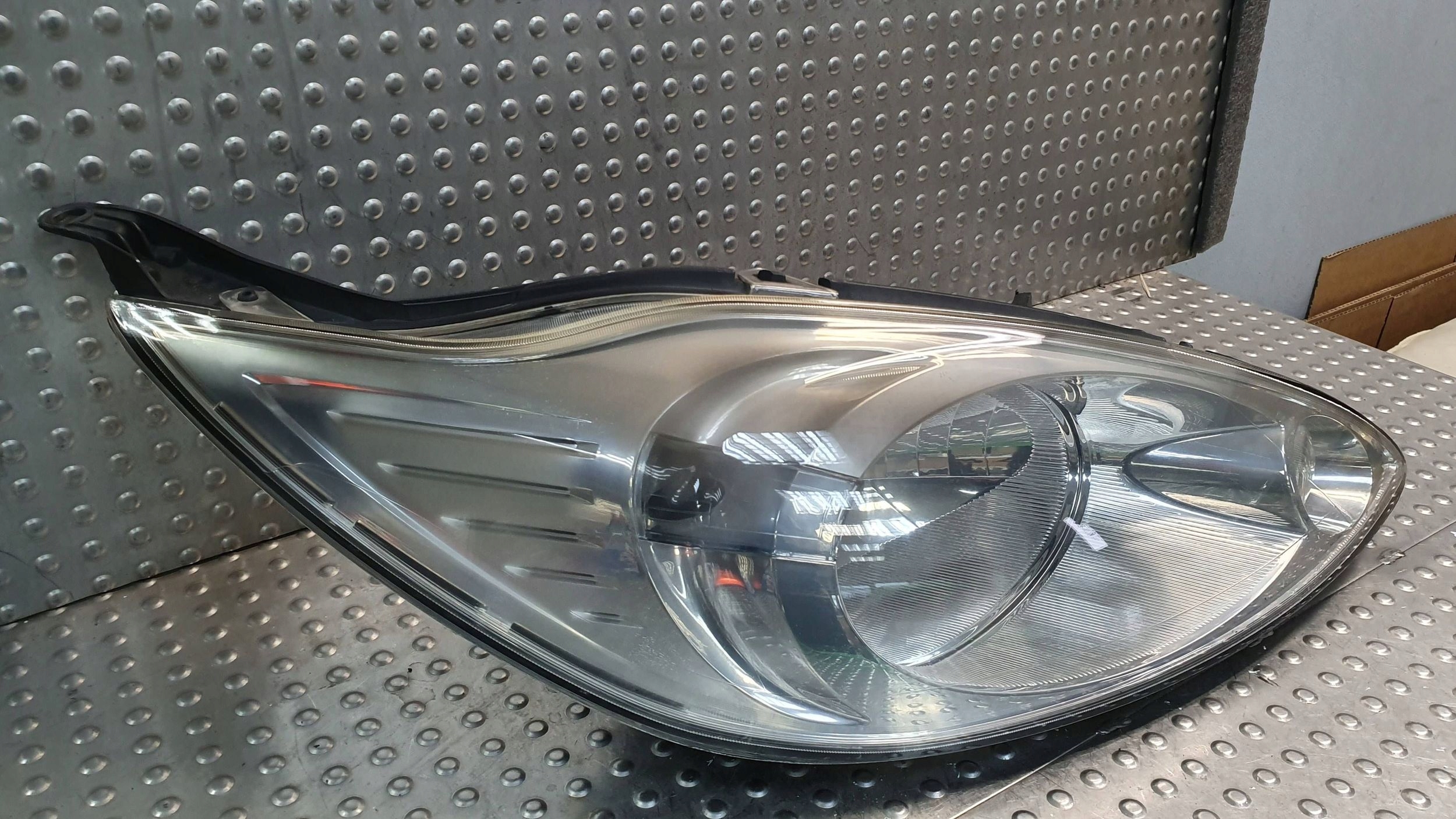light front right FORD KA MK2 08