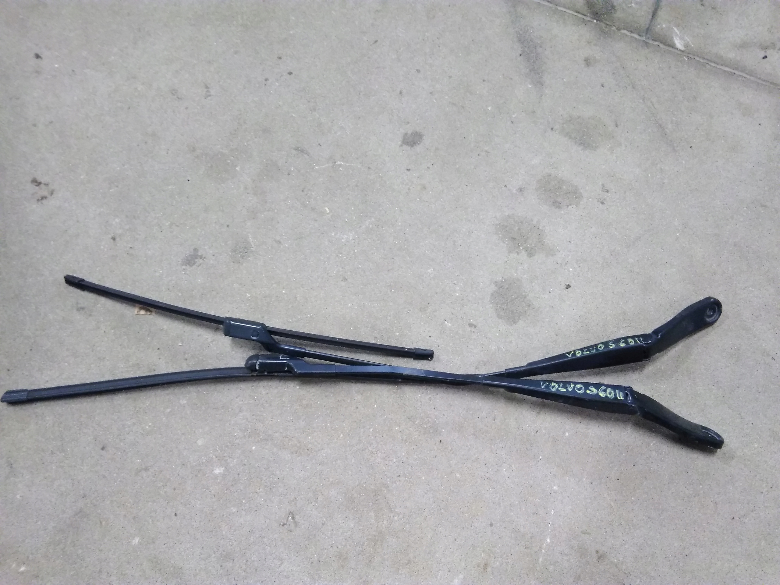 RAMIONA WYCIERACZEK PIÓRA VOLVO S60 II LIFT 15R