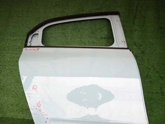 RENAULT TWINGO III 14- door right rear. rear part