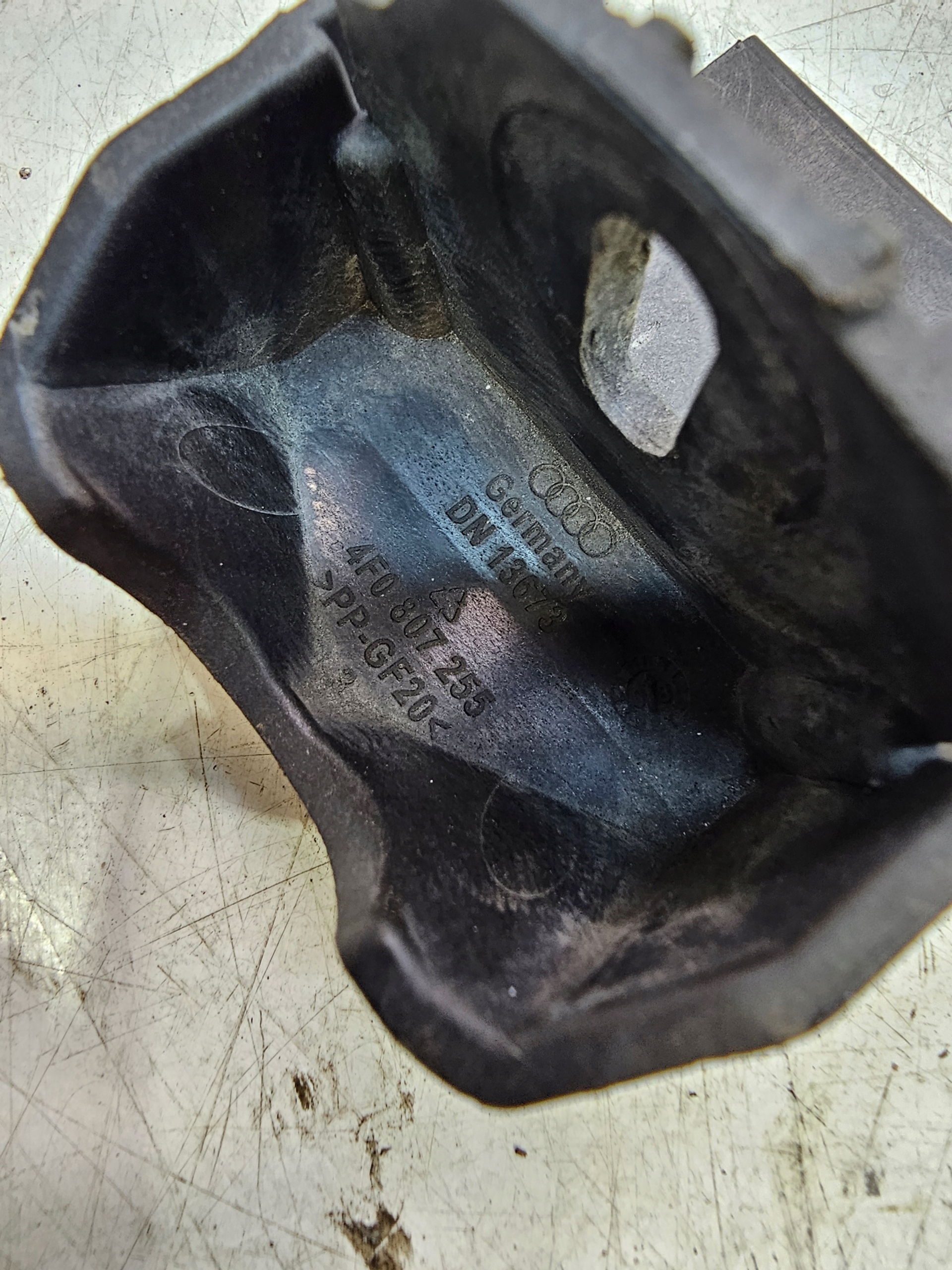 STÜTZE HALTER DER STOSSSTANGE AUDI A6 C6 4F0807255