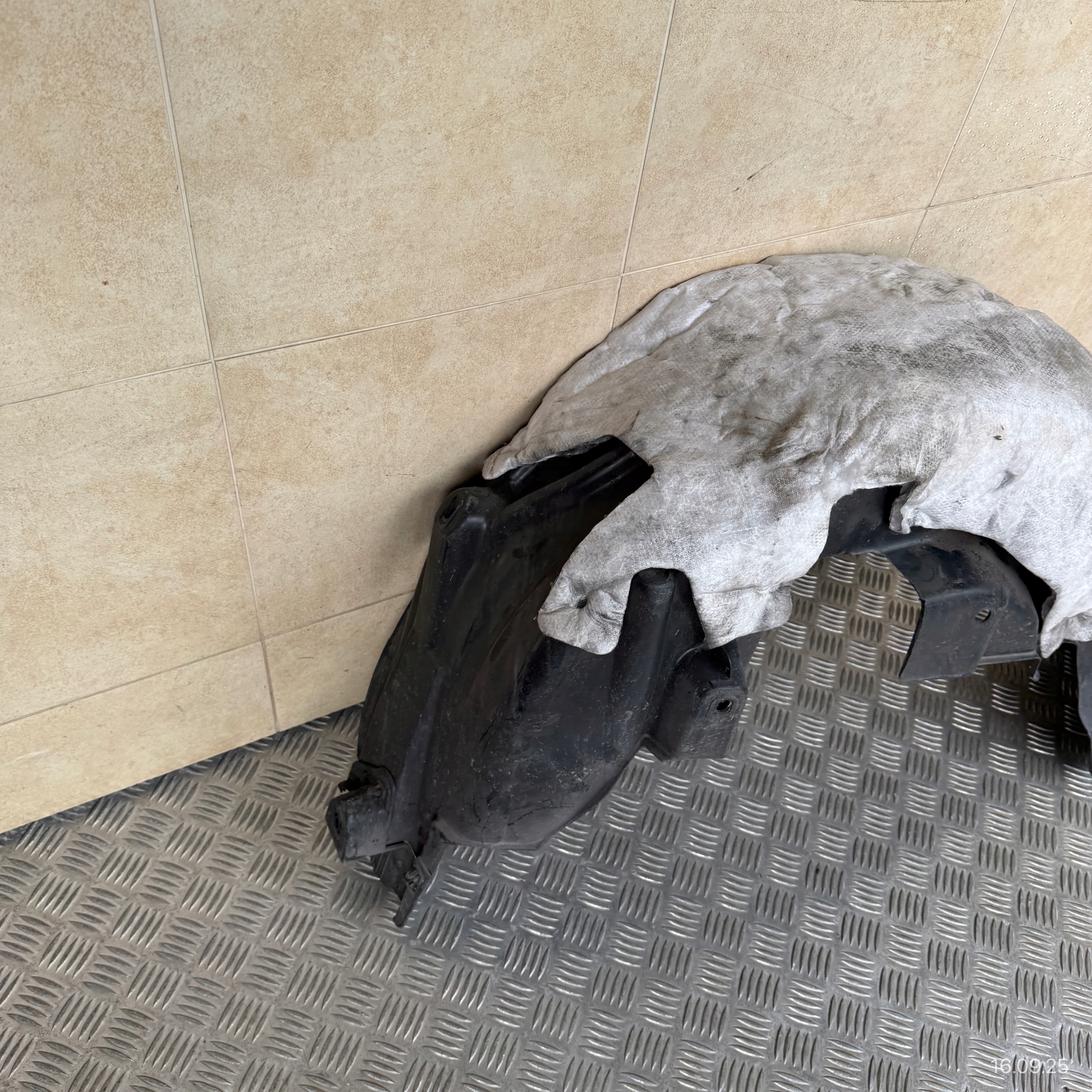 mudguard rear. right PEUGEOT 2008 II 9825798780