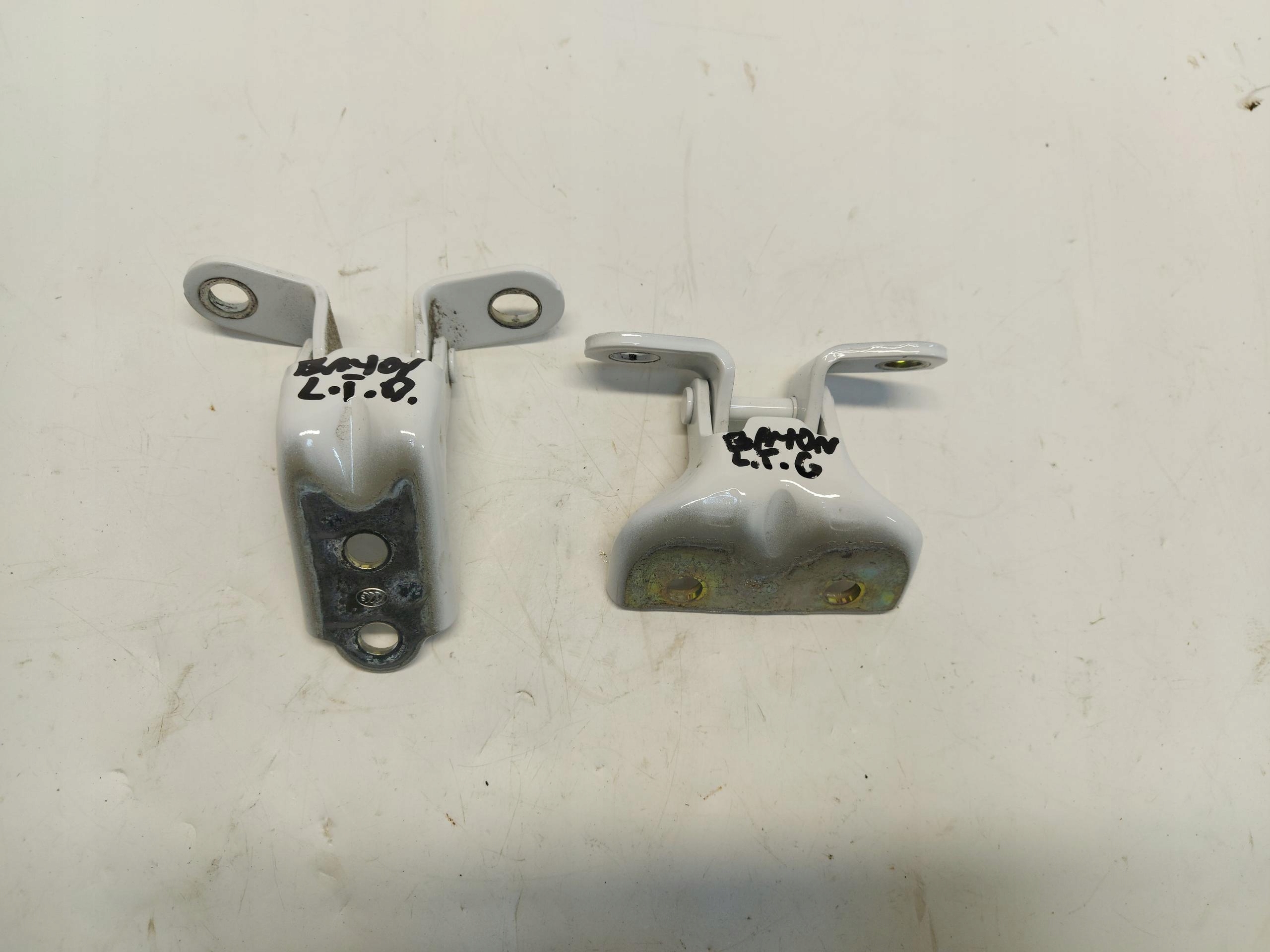 Hyundai Bayon 2023 hinge door left rear part upper lower komplet