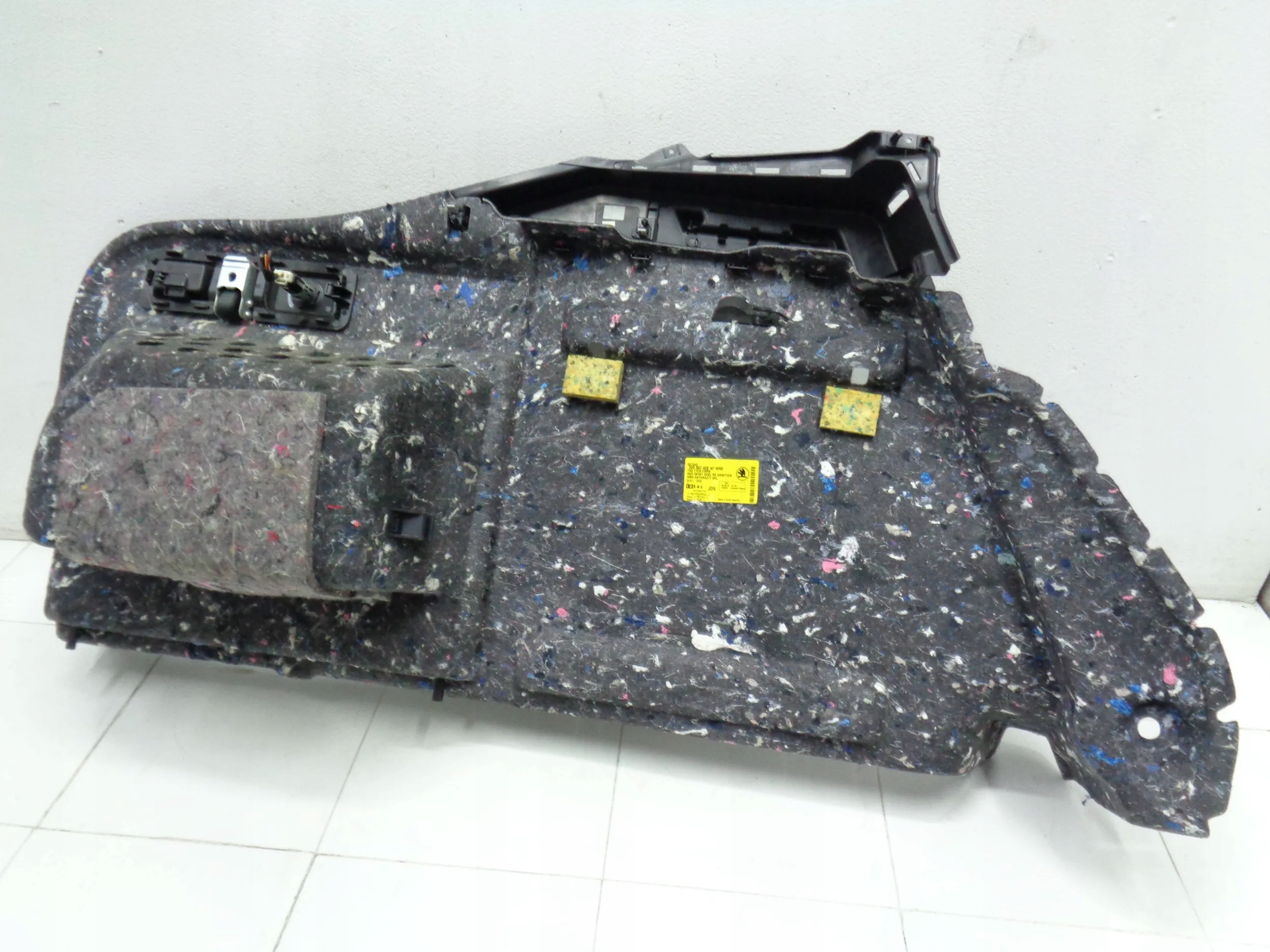 SKODA SUPERB III 3V HB boot upholstery right 15r