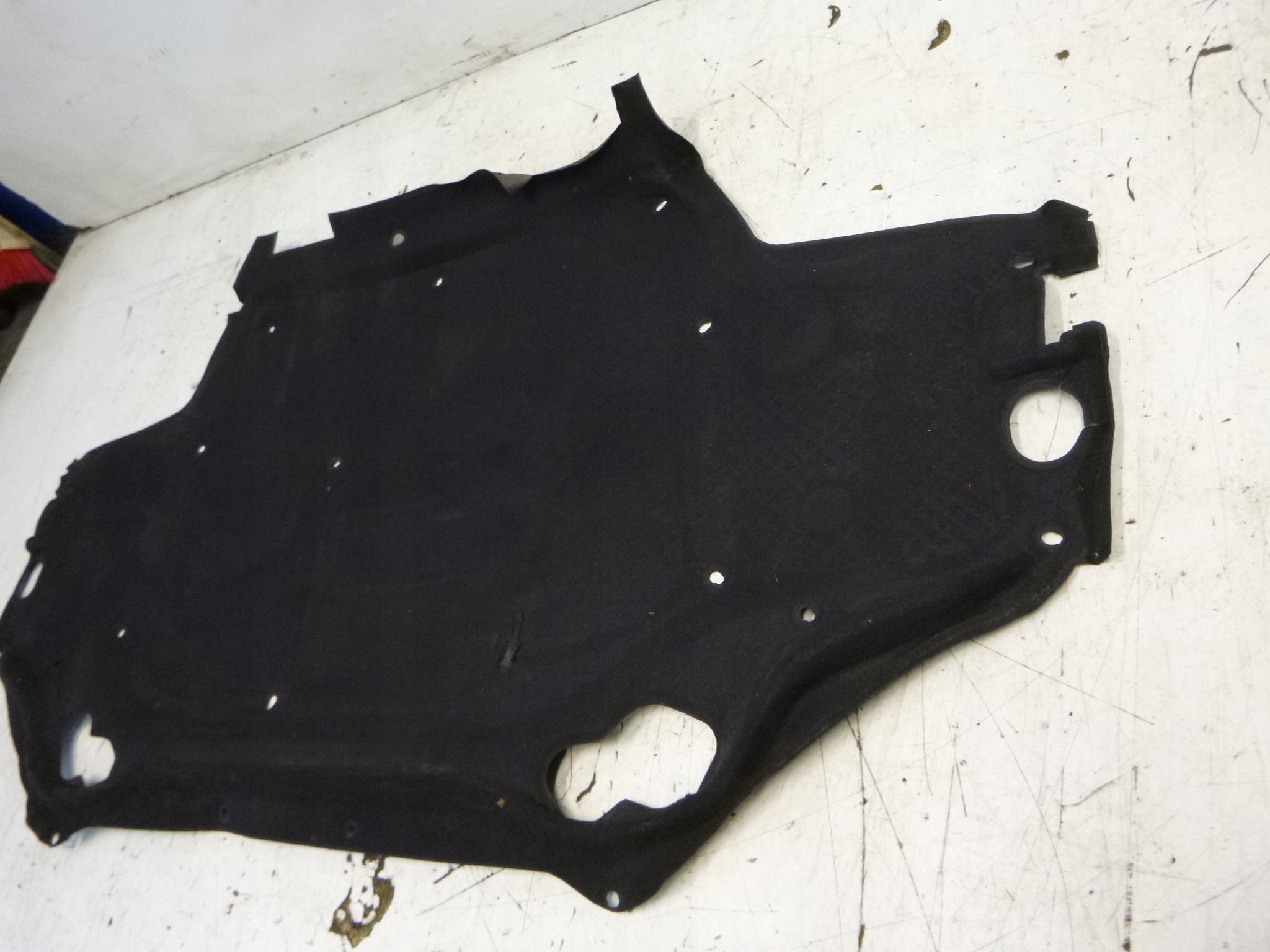 Insonorisation du capot + spinki Mercedes W203 Coupe 02r.