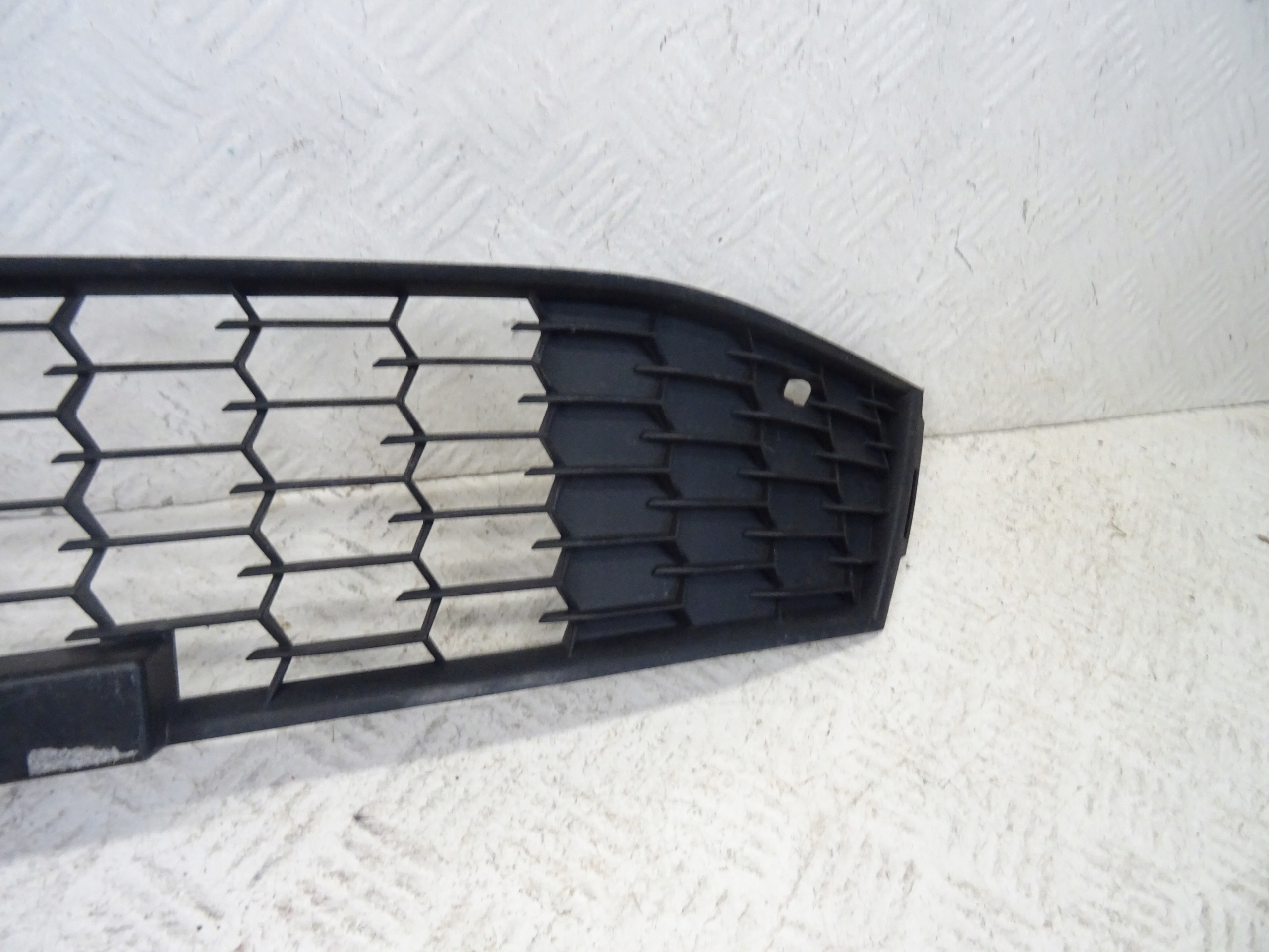 grid of a bumper front front central SKODA FABIA IV 4 6VA853677