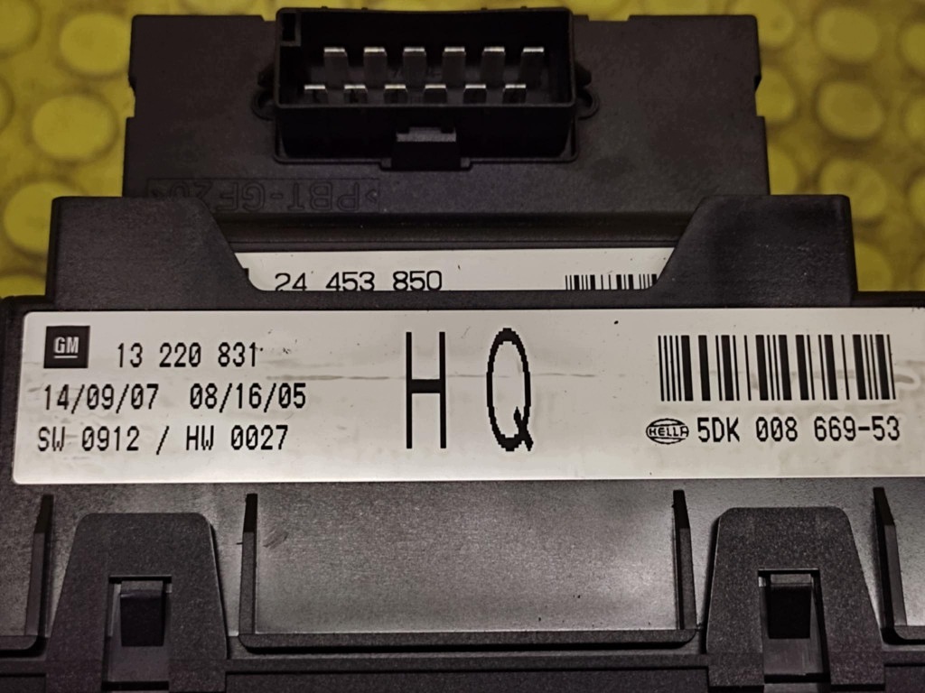 OPEL ASTRA H 1.7 D Module Boîte BSI 13220831HQ