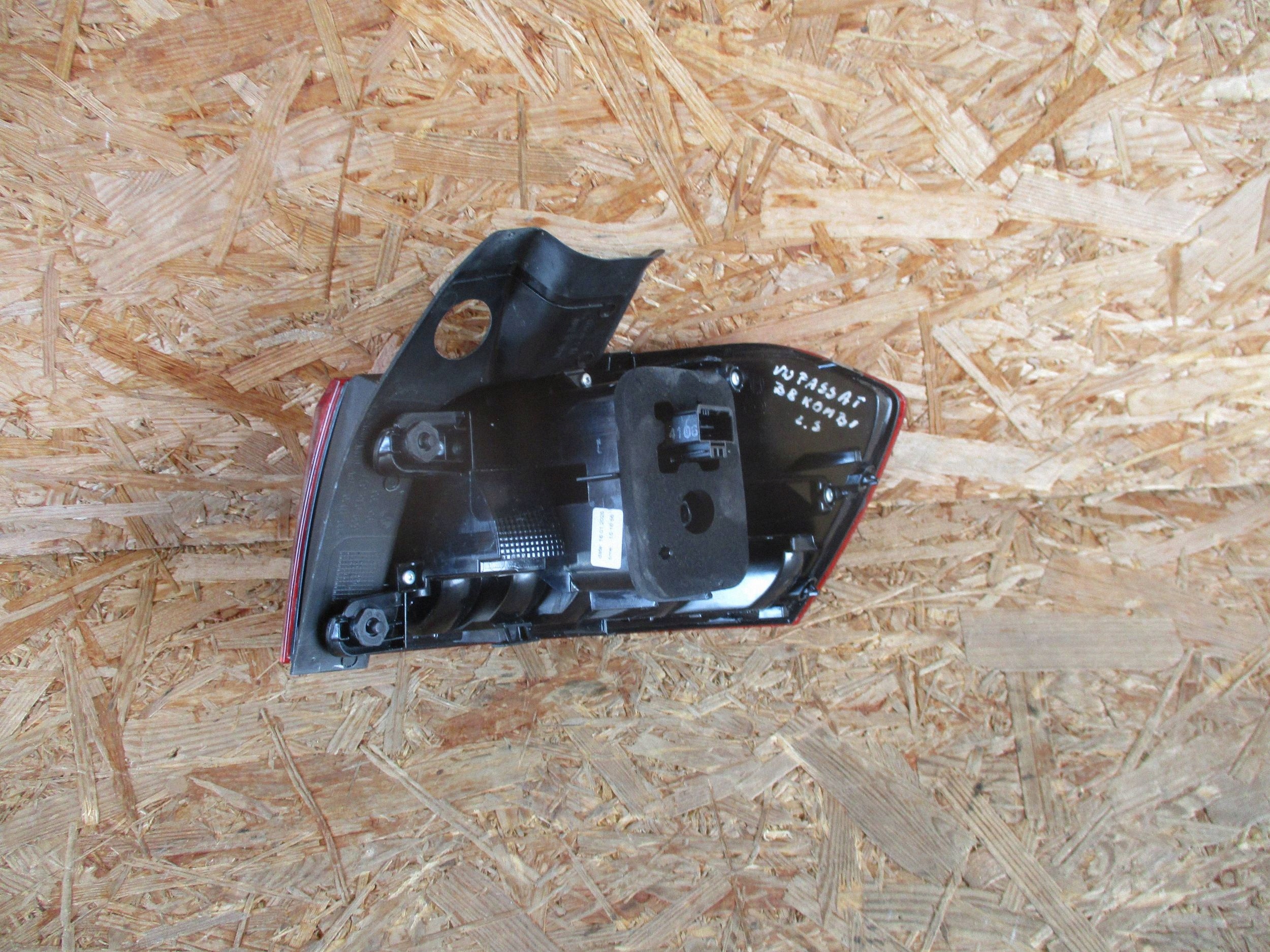 light rear part rear left VW PASSAT B8 KOMBI 3G9