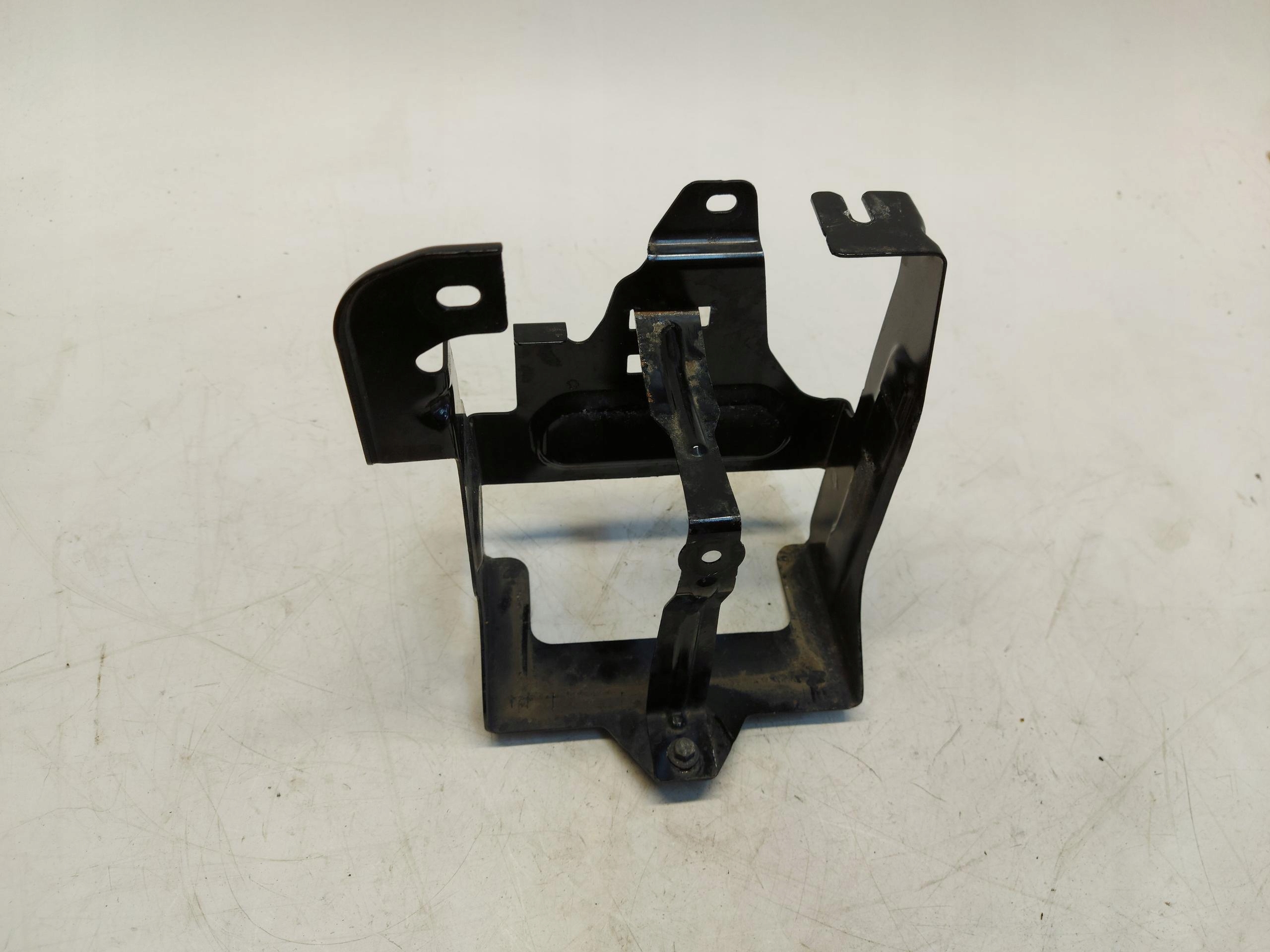 Volvo XC40 D4 mocowanie akumulatora start stop 32162065