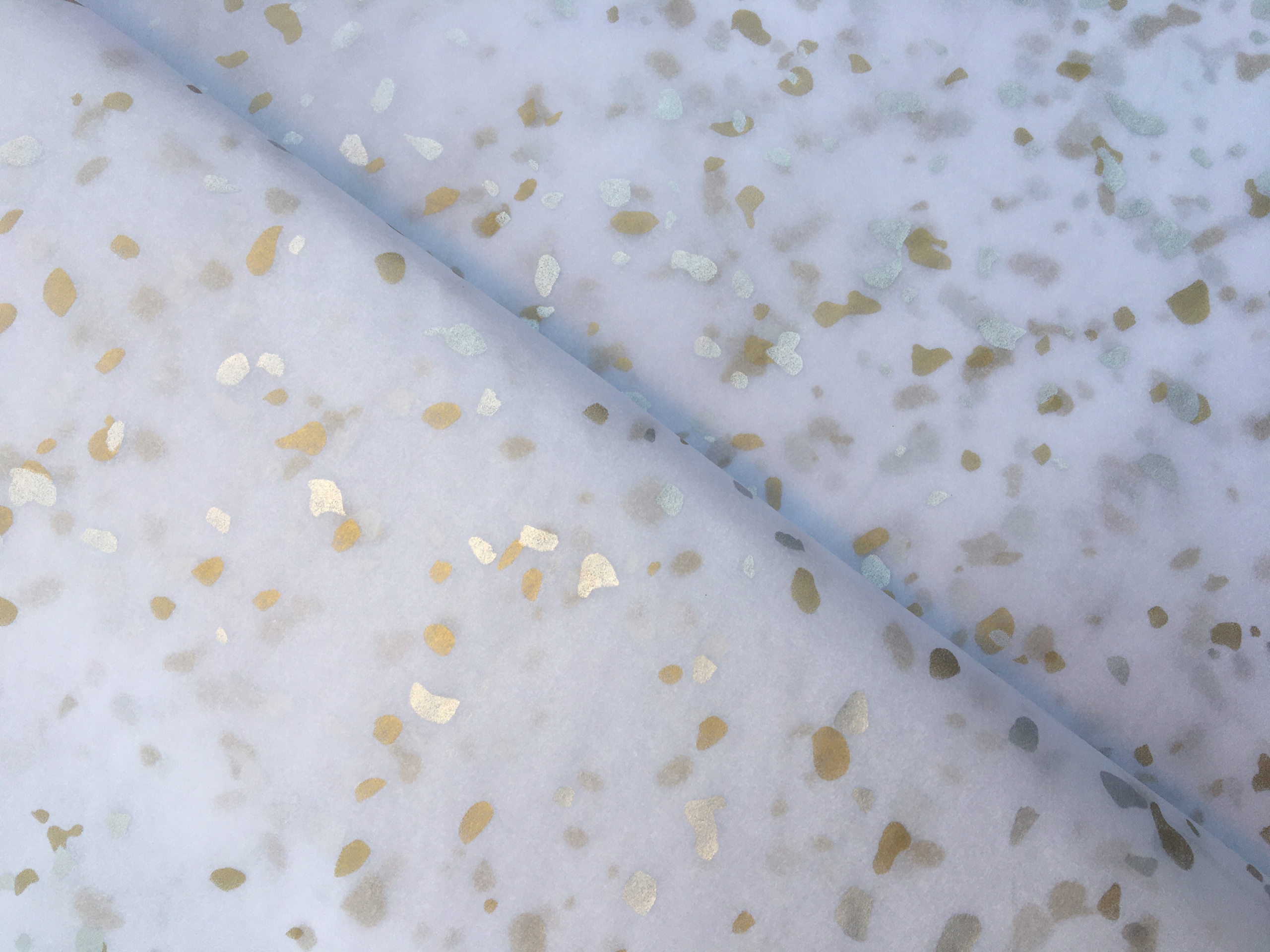 Brokát zlato-stříbrný polopergamen 240 listů 50x75 cm