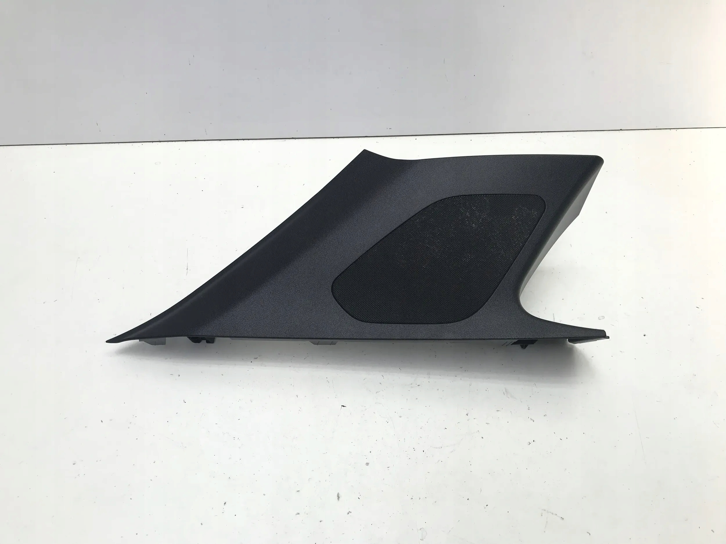 BMW IX3 G08 X3 G01 2023 OSŁONA POSZYCIE SŁUPKA TYŁ LEWY 7396429