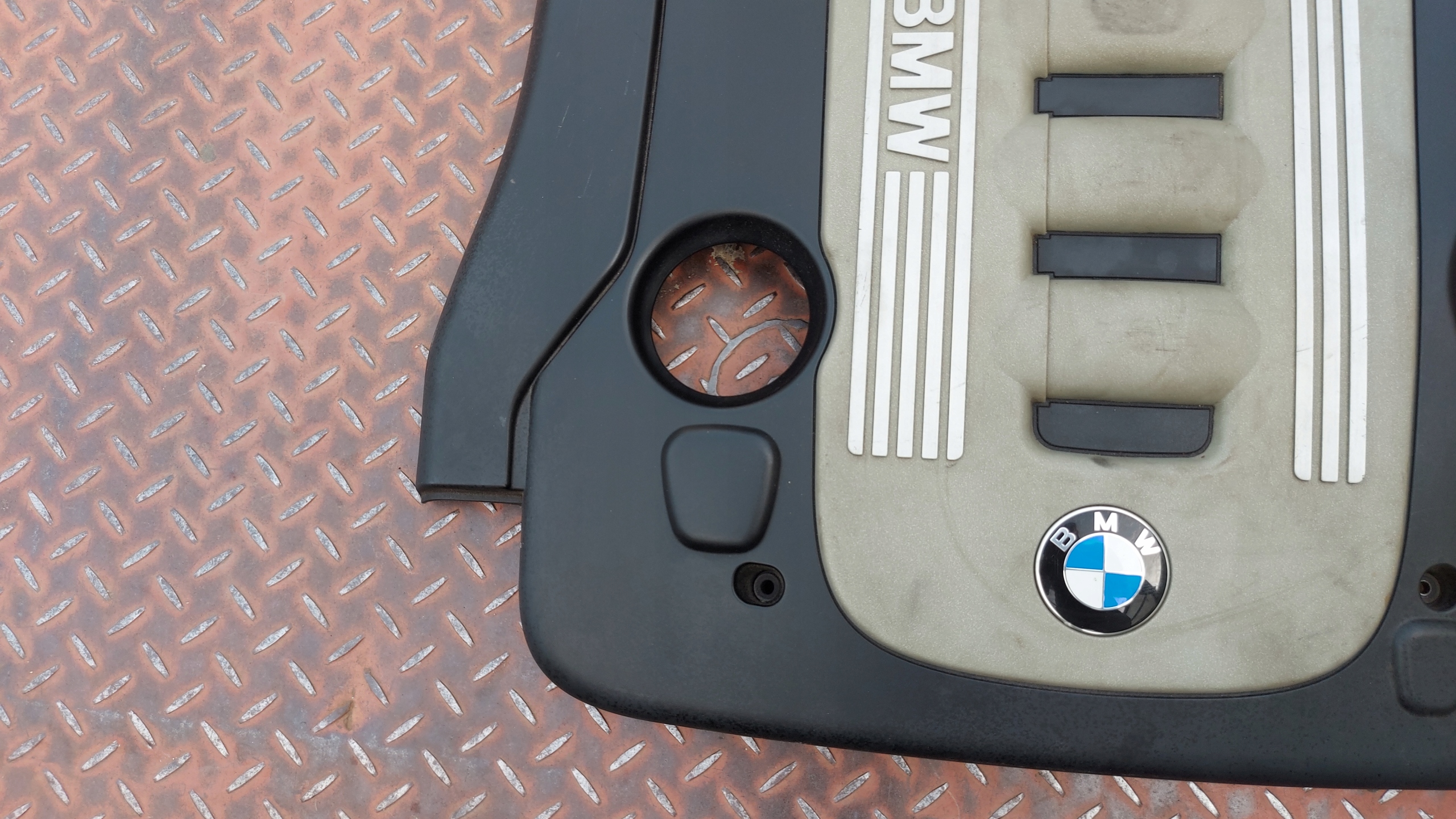 motor cover upper BMW E60 E61 2.5D 177KM