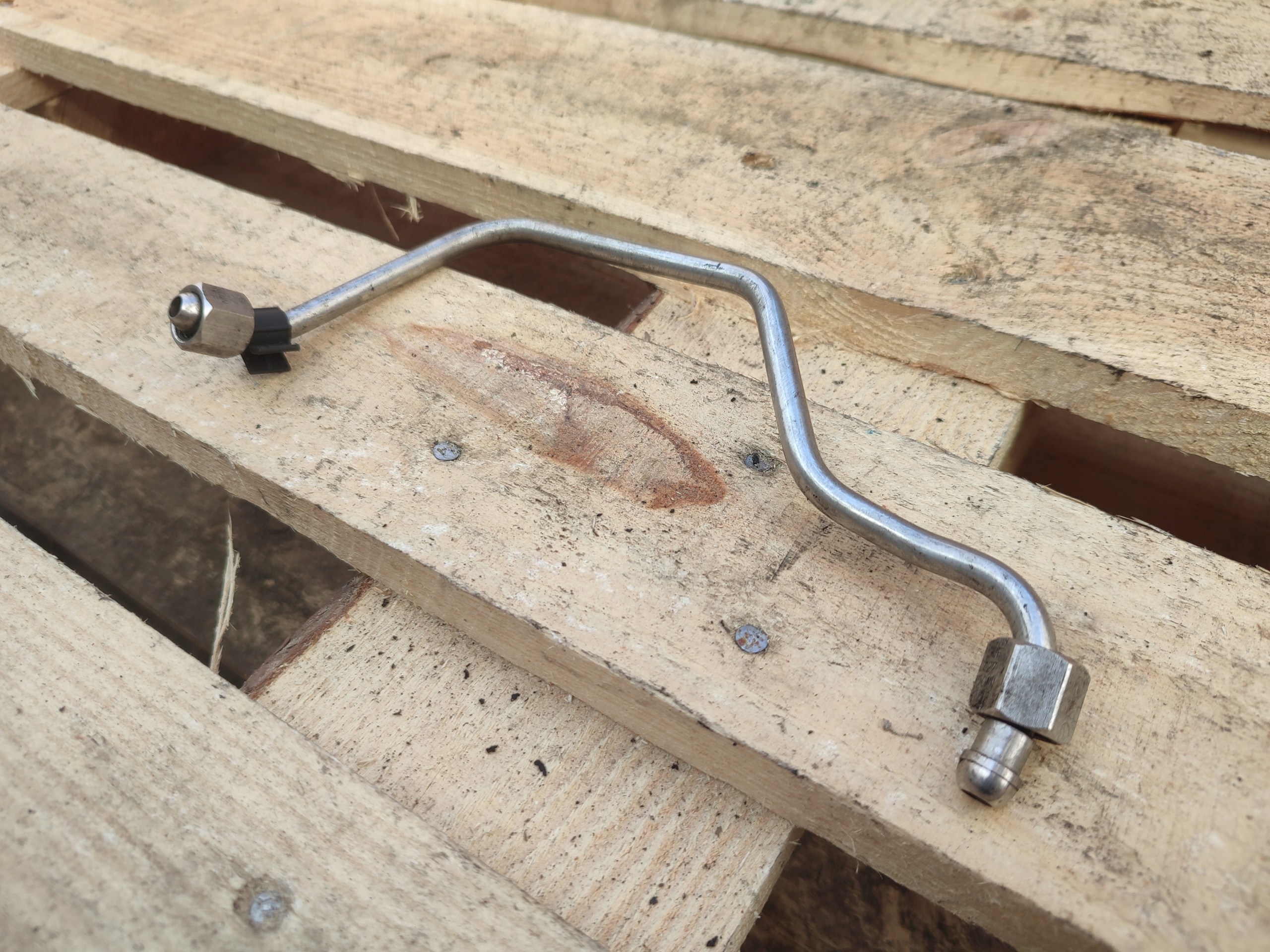 AUDI A4 B7 2.0 TFSI hose fuel 06F127501N