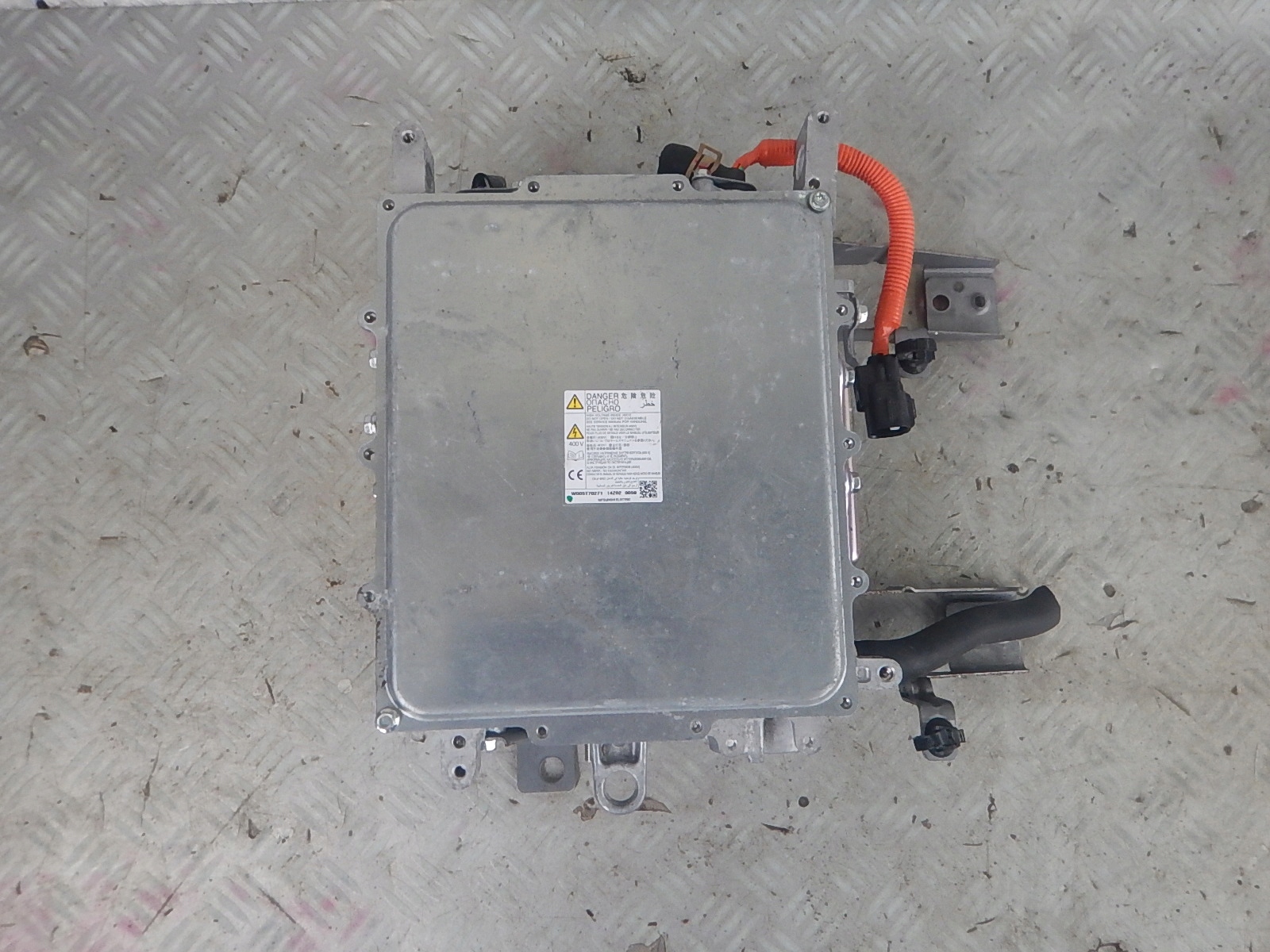 MITSUBISHI OUTLANDER PHEV PRZETWORNICA INWENTER