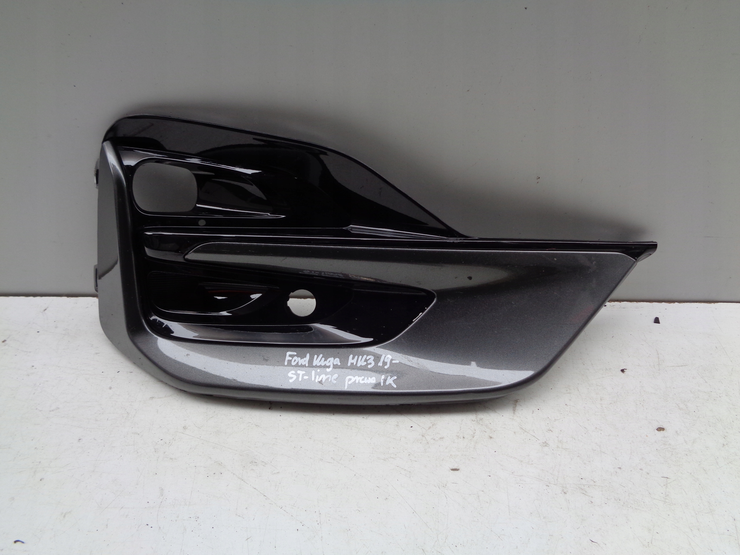 grid of a bumper right FORD KUGA MK3 19- ST-LINE