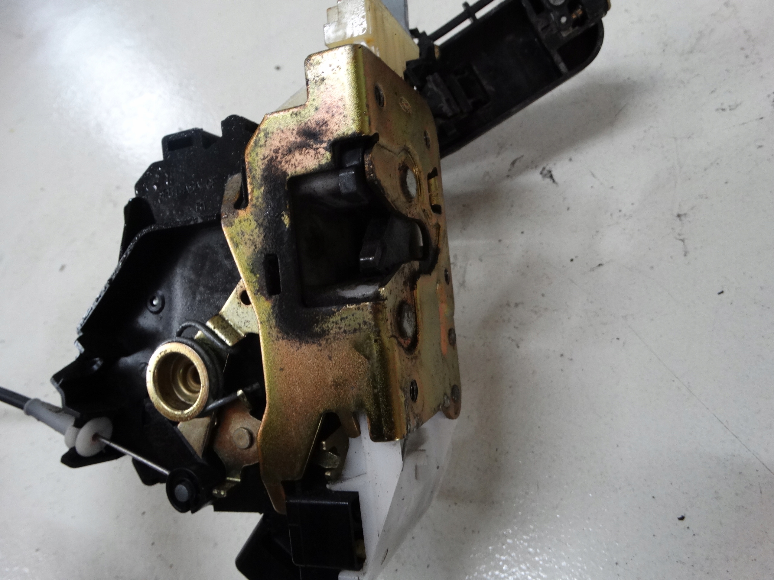 handle + lock door FORD MONDEO right rear part