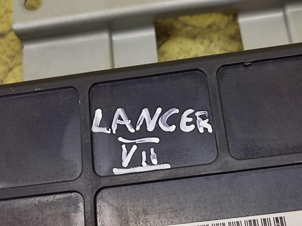 MITSUBISHI LANCER VII control unit of the engine MN132618