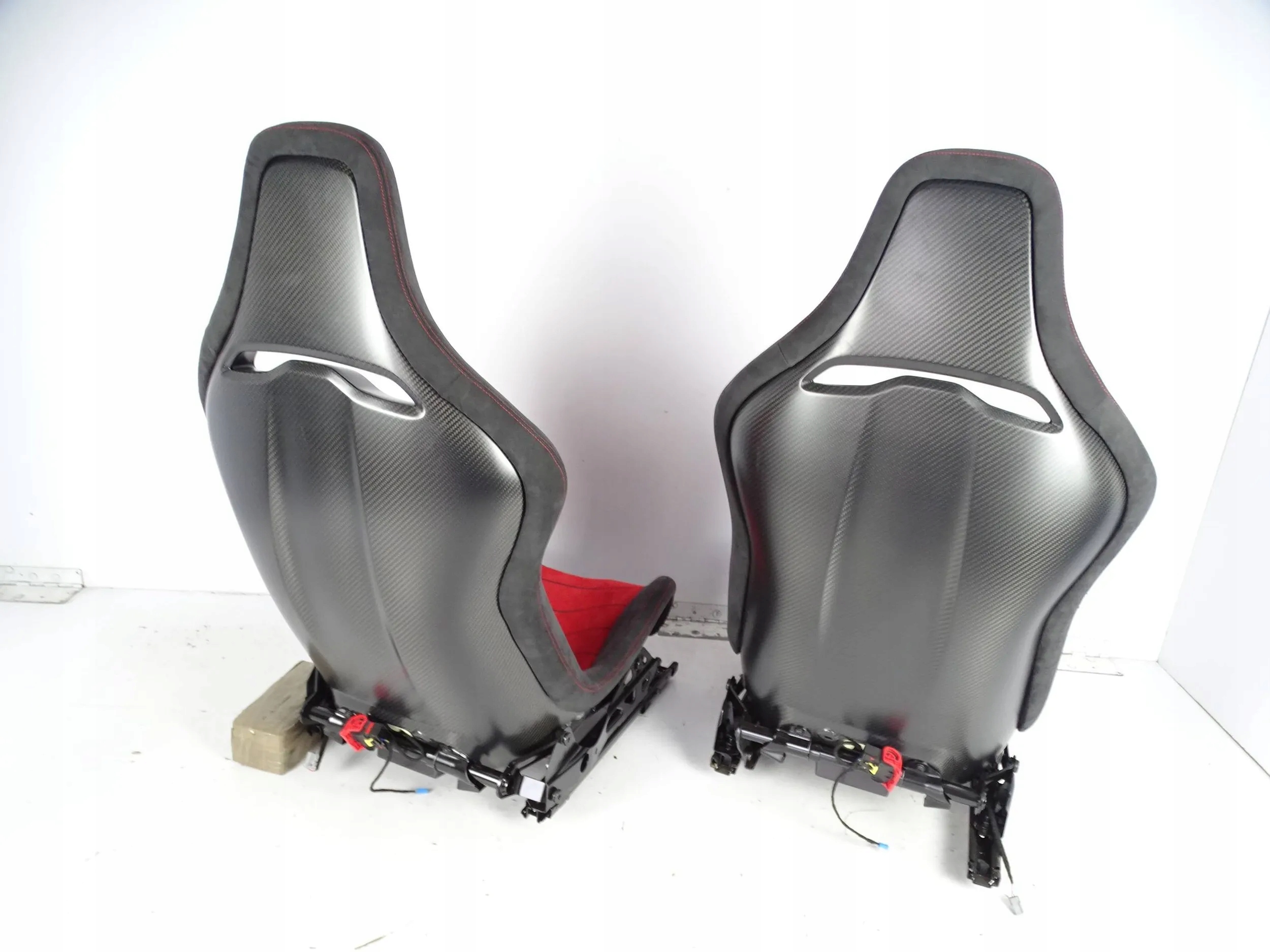 кресла MASERATI MC20 M240 Carbon