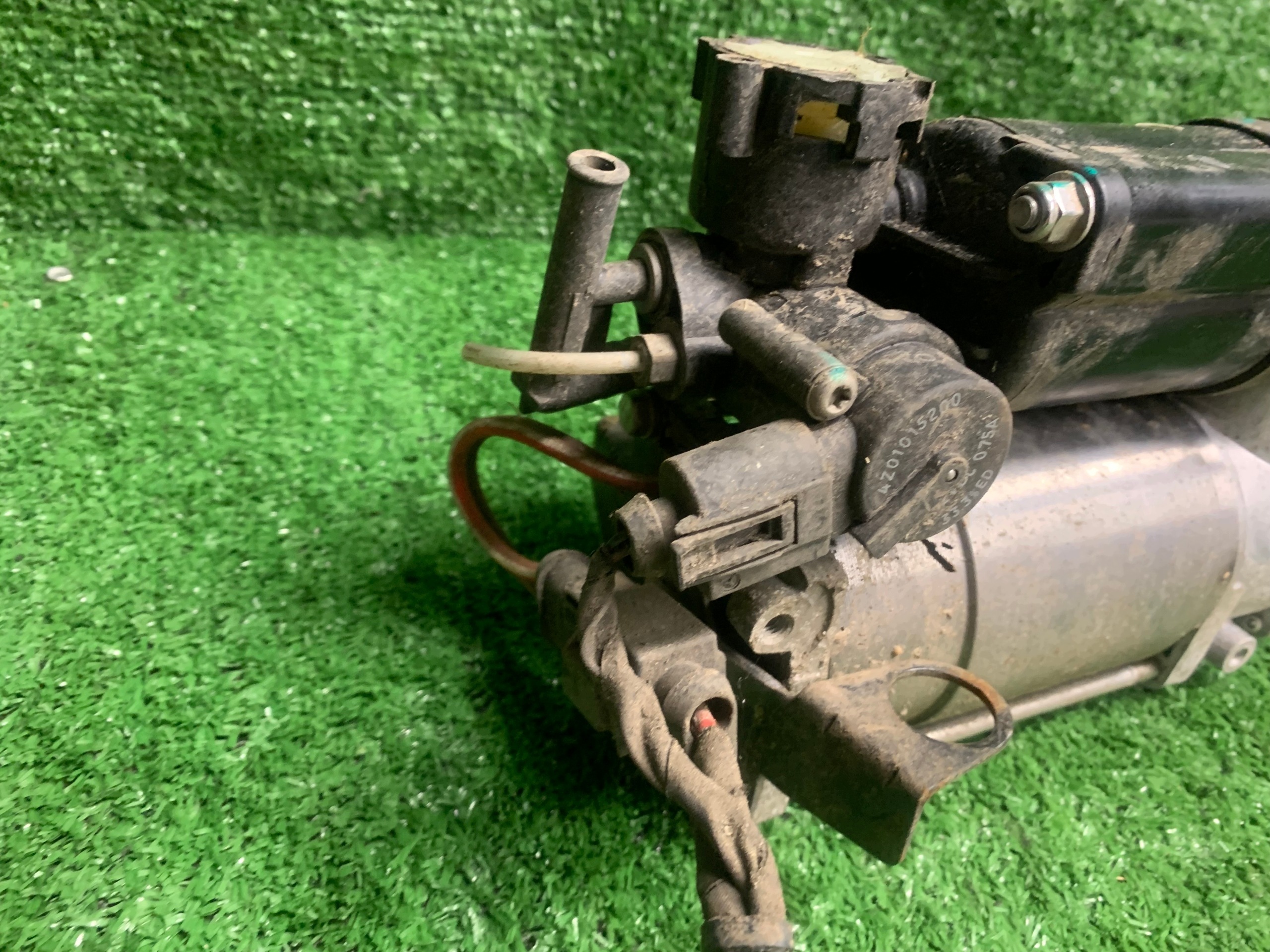 MERCEDES E W211 pump compressor; springing AIRMATIC 2113200304 as new